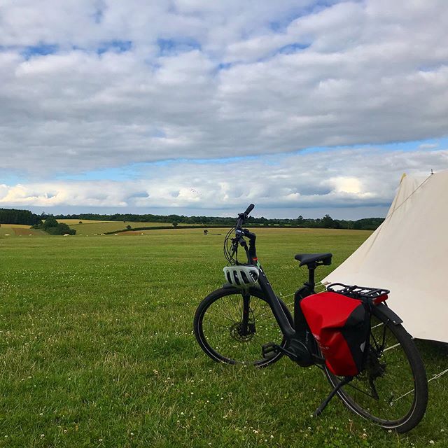 Start an eBike adventure straight from your tent @theorganicfarmshop , you can even buy some organic goodies from the on site farm shop for a lovely picnic en route. -
-
-
-
-
-
#cycling #cotswolds #cotswoldebikes #cotswoldscycling #cycling #cyclingl