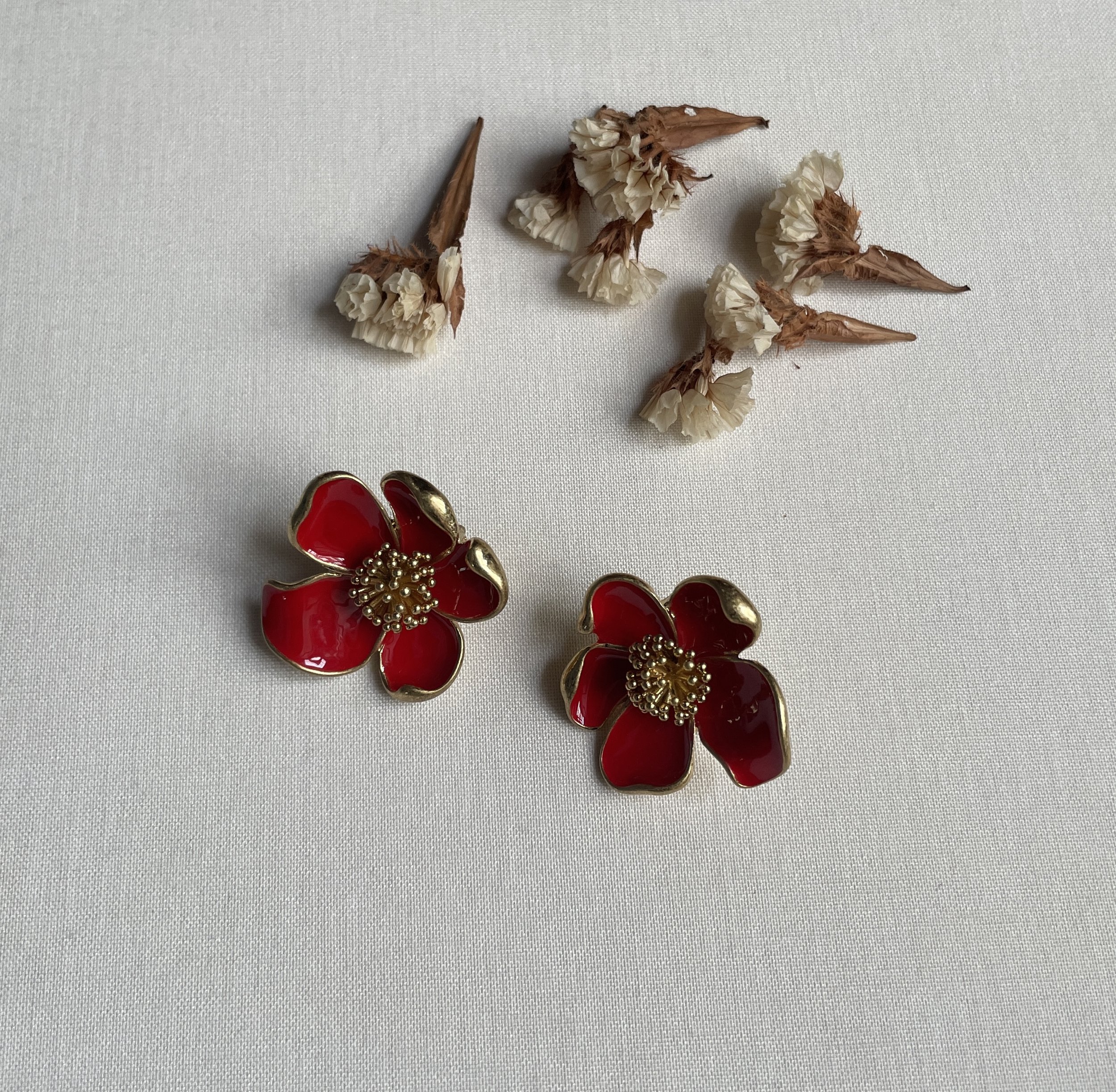 Oscar de la Renta Flower Clip-on Earrings