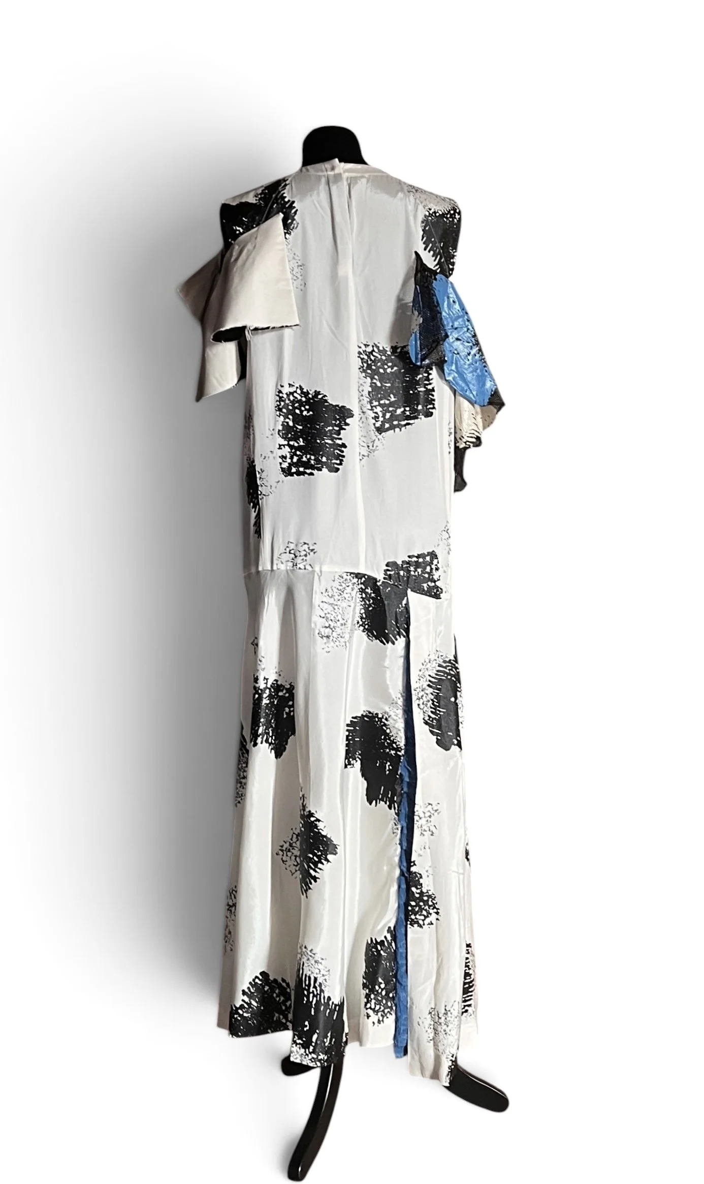 Togaarchivesdress4.jpg