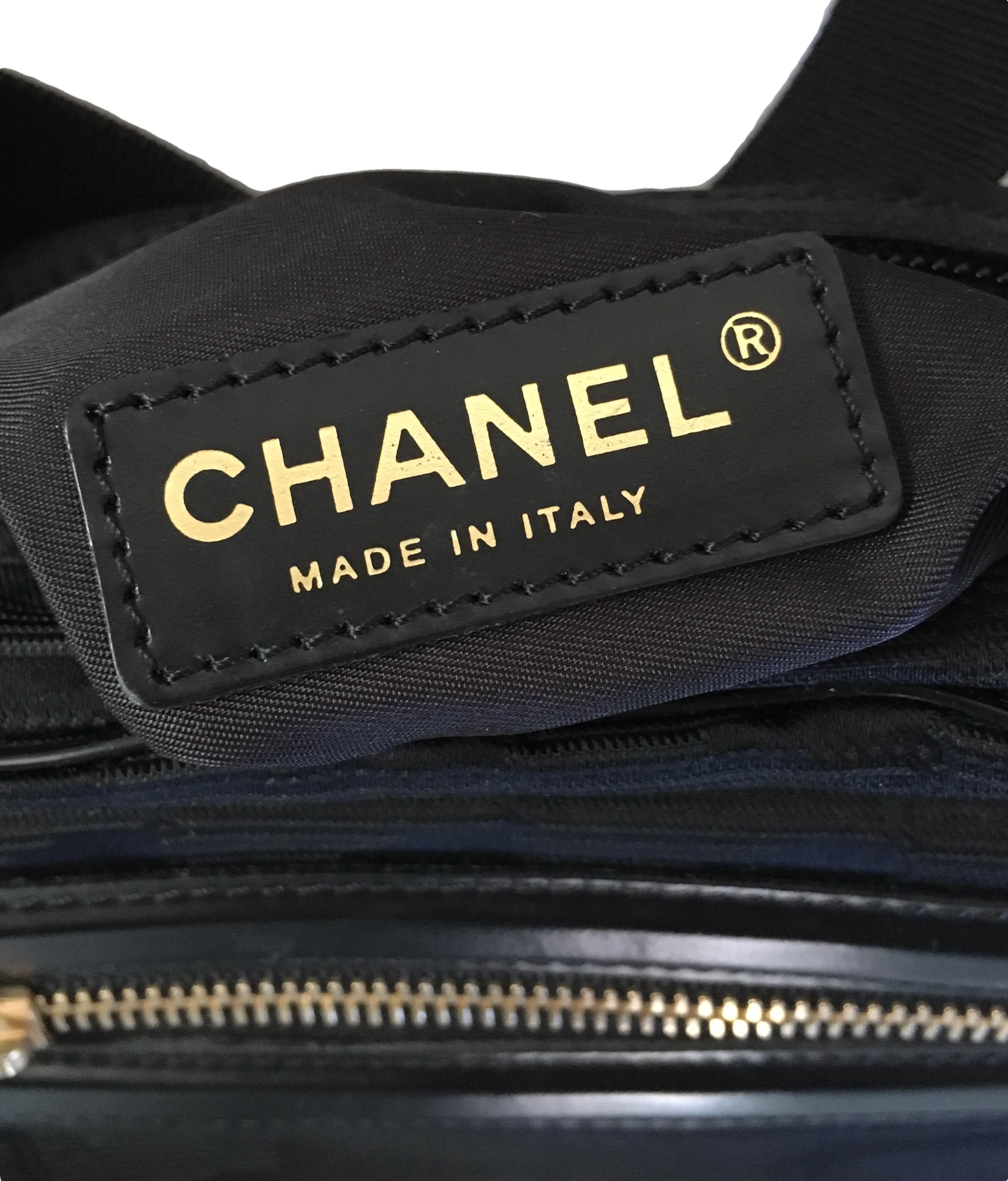Chaneltravelblack4.jpg