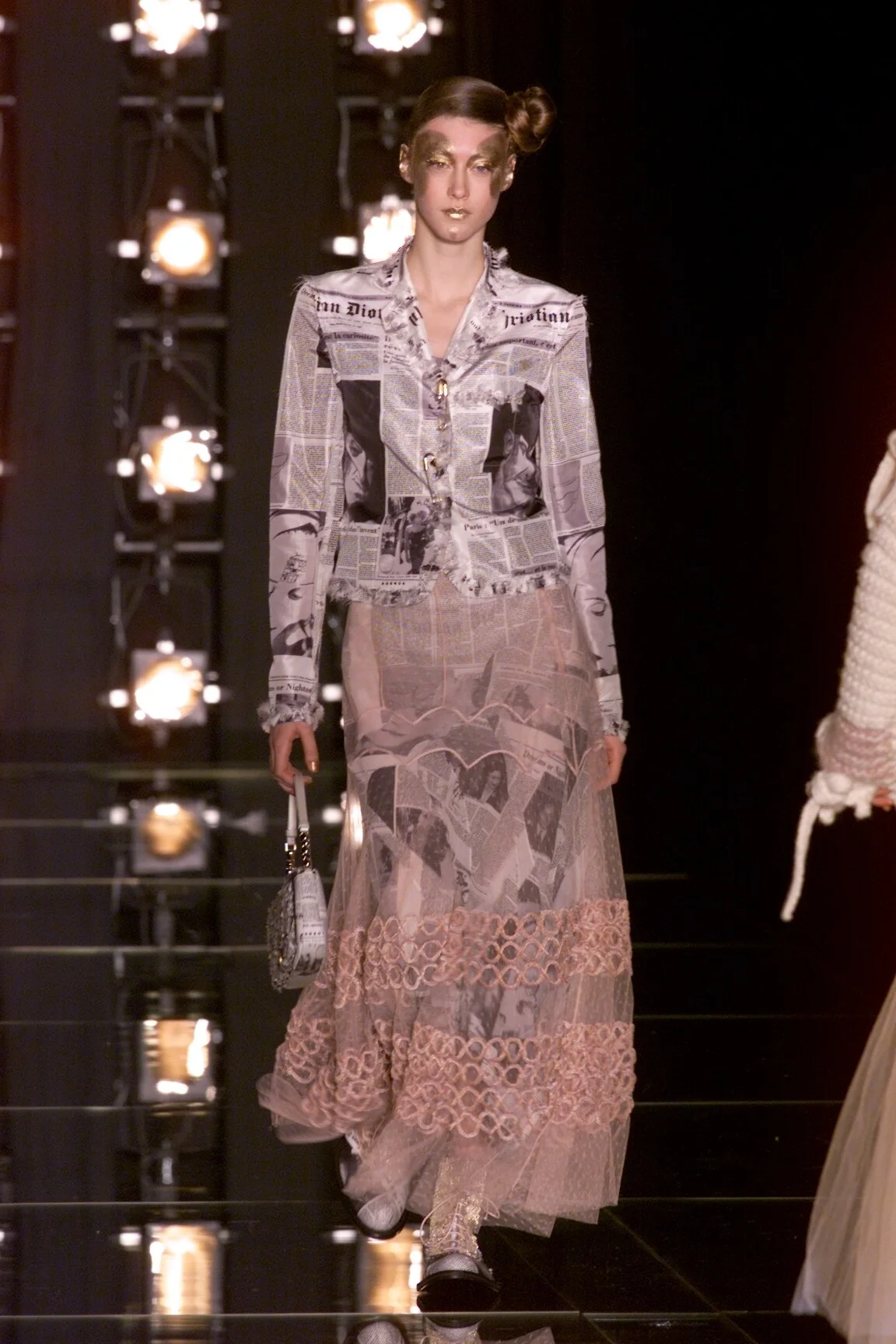 CHRISTIAN-DIOR-FALL-2000-RTW-49-ANASTASSIA-KHOZZISOVA-2D3T9821.jpg
