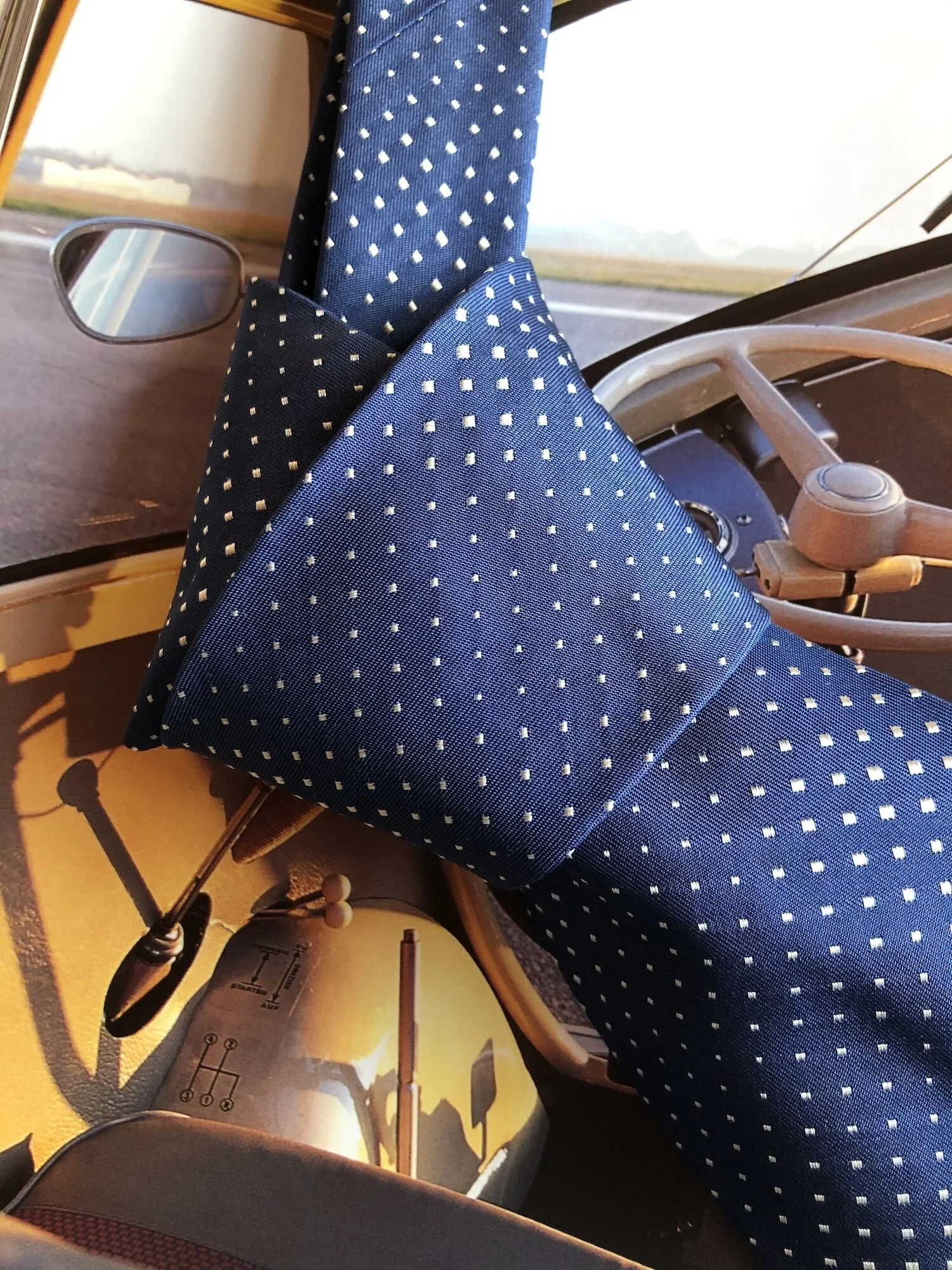Hermès Blue Silk Pois Woven Vintage Tie