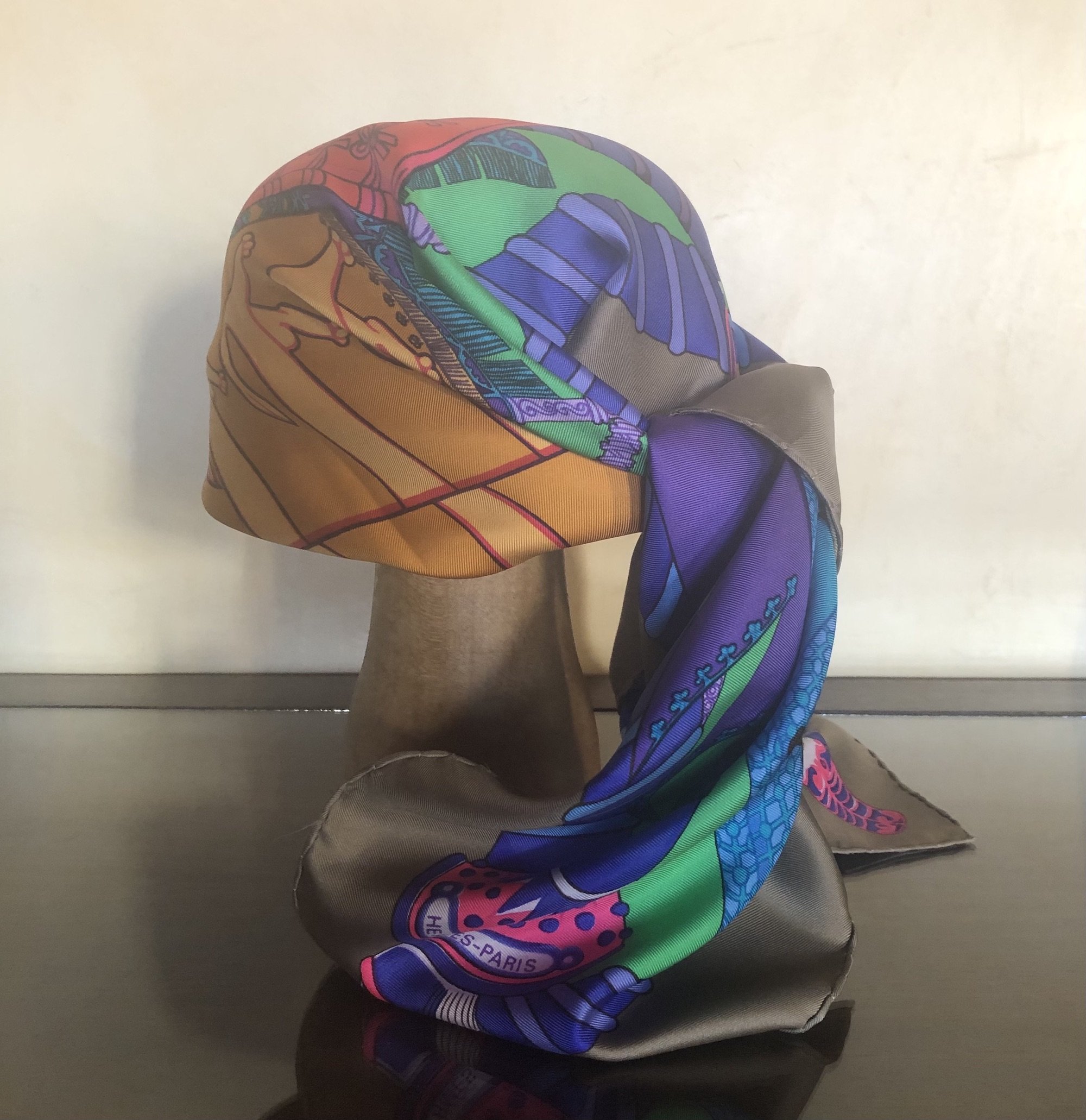 Hermès Vintage Carré "Étendards Et Bannières", by Annie Faivre