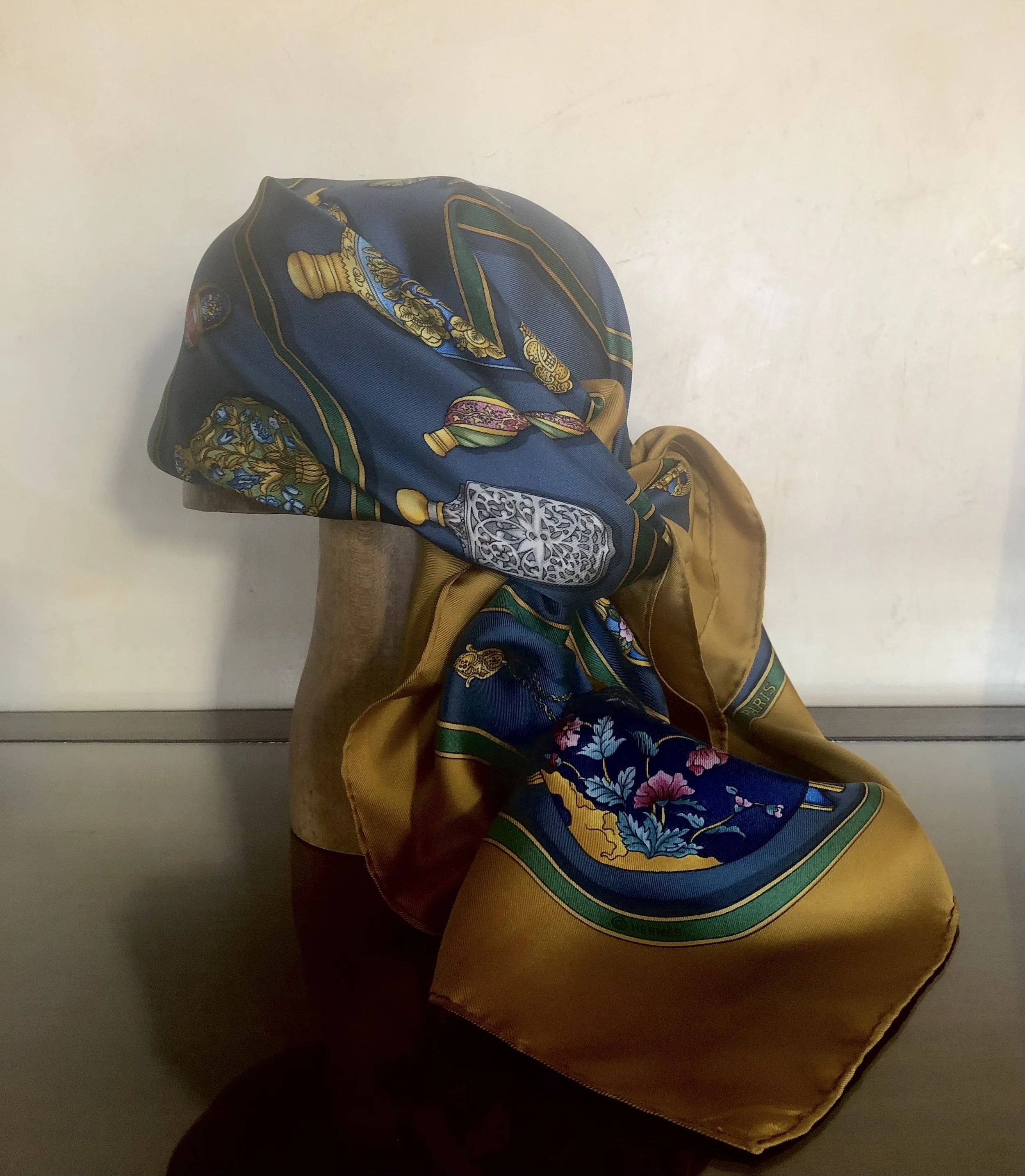 Hermès Vintage Carré "Qu'importe le flacon..."