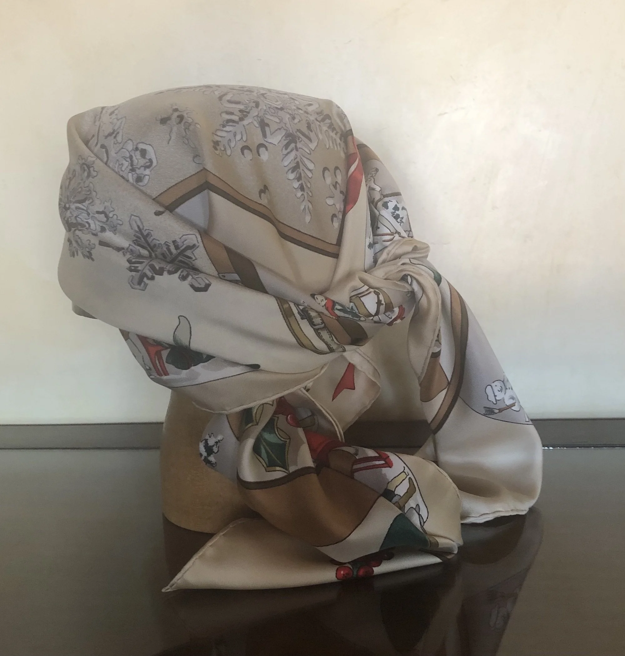 Hermès Vintage Carré "Neige d'Antan"