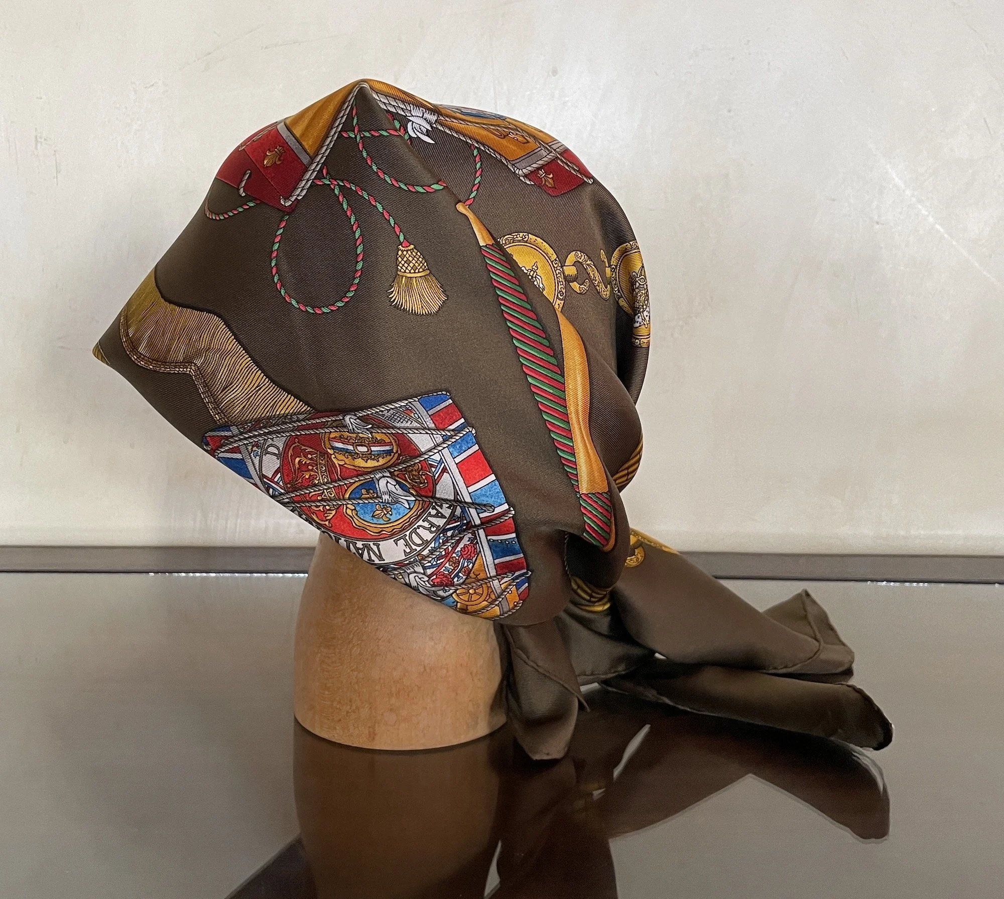 Hermès Vintage Carré "Les tambours"