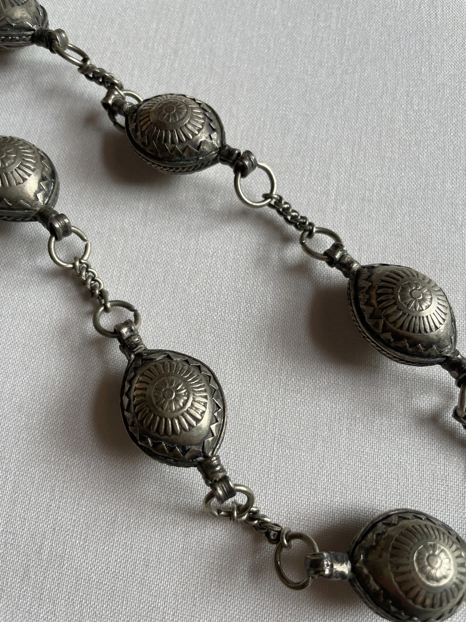 Silvernecklace6.JPG