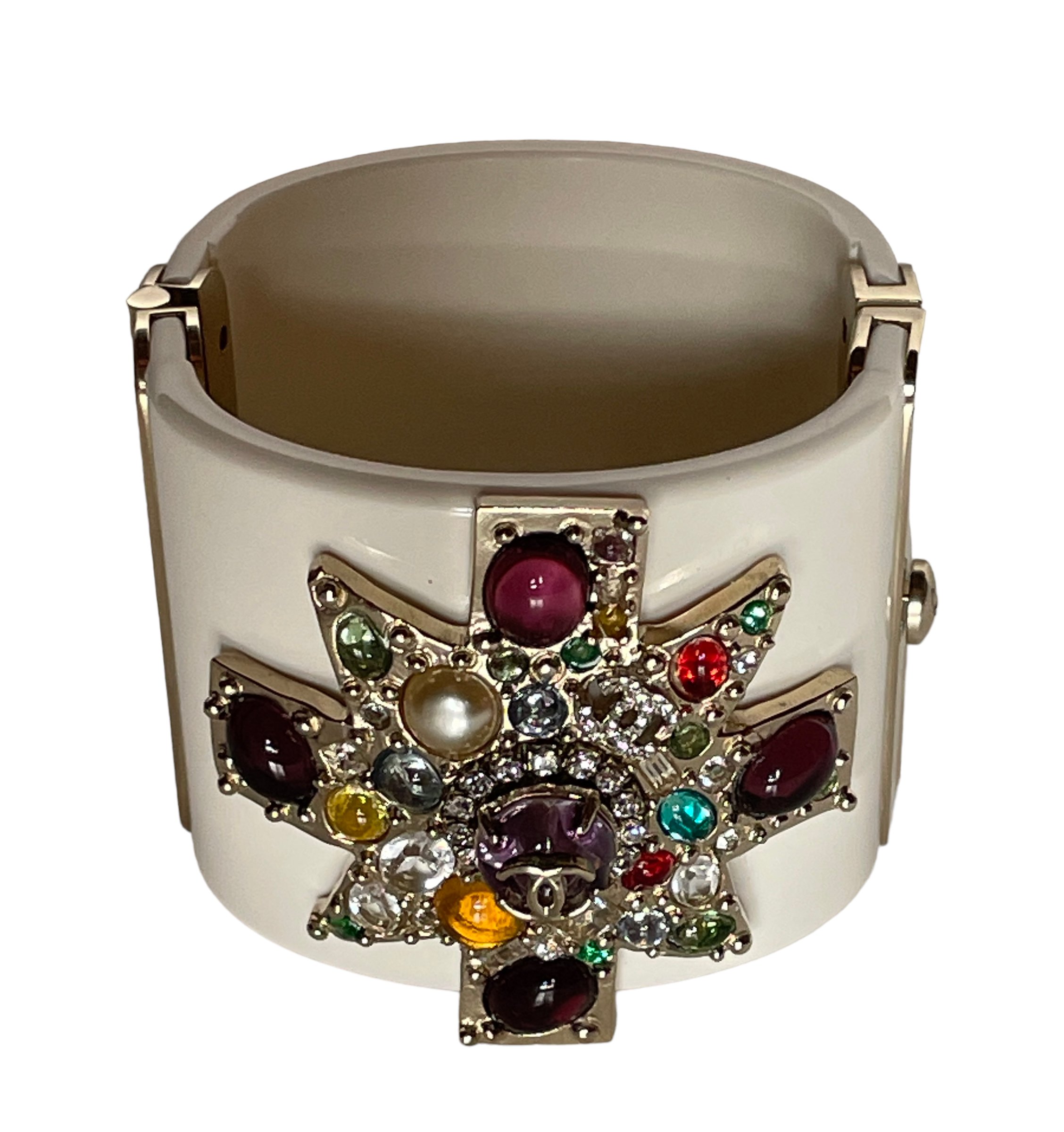 ChanelWhiteCuff16.JPG