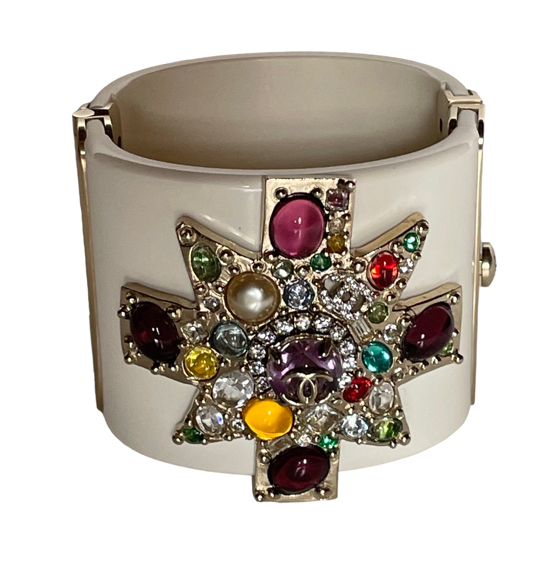 ChanelWhiteCuff17.JPG