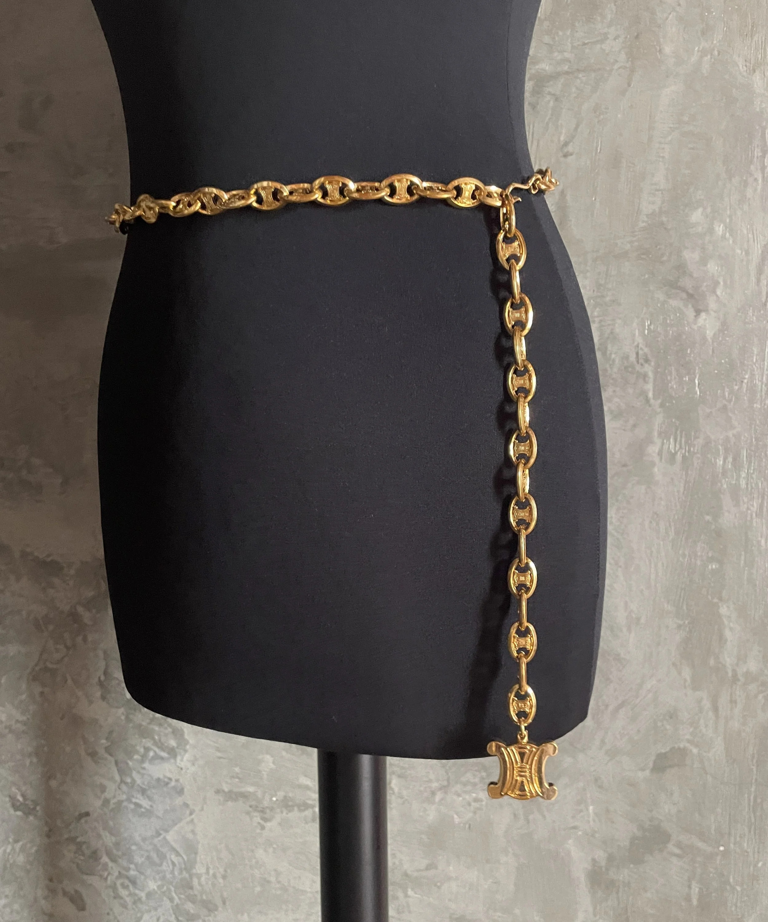 Vintage 1990s Triomphe Celine chain belt. You can also wear it as a necklace! Celine Vintage Unisex Triumph Pendant Iconic Logo Chain  main image 2