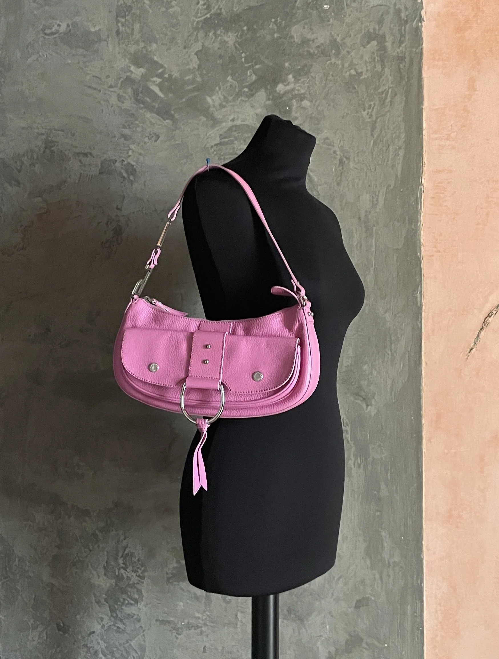 正規店買付【DOLCE & GABBANA】デコルテ ピンク スリングバック Dolce & Gabbana D-Ring Shoulder Bag — Mia Luxury Vintage