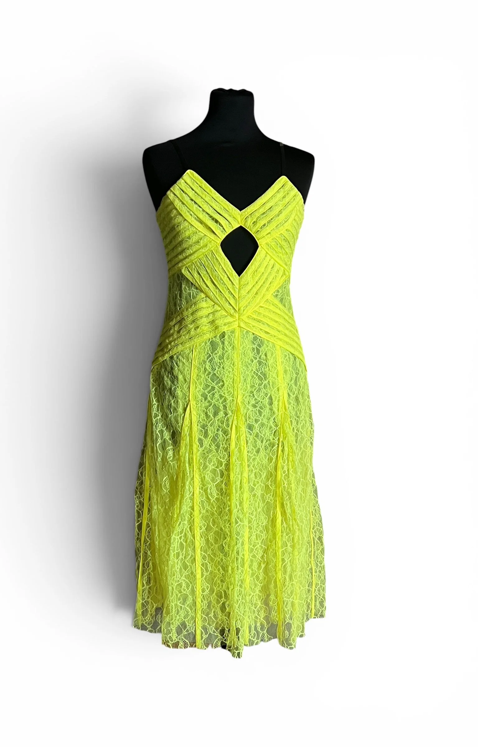 Christopher Kane Spring 2011 Ready-to-Wear Neon Yellow Lace Dress