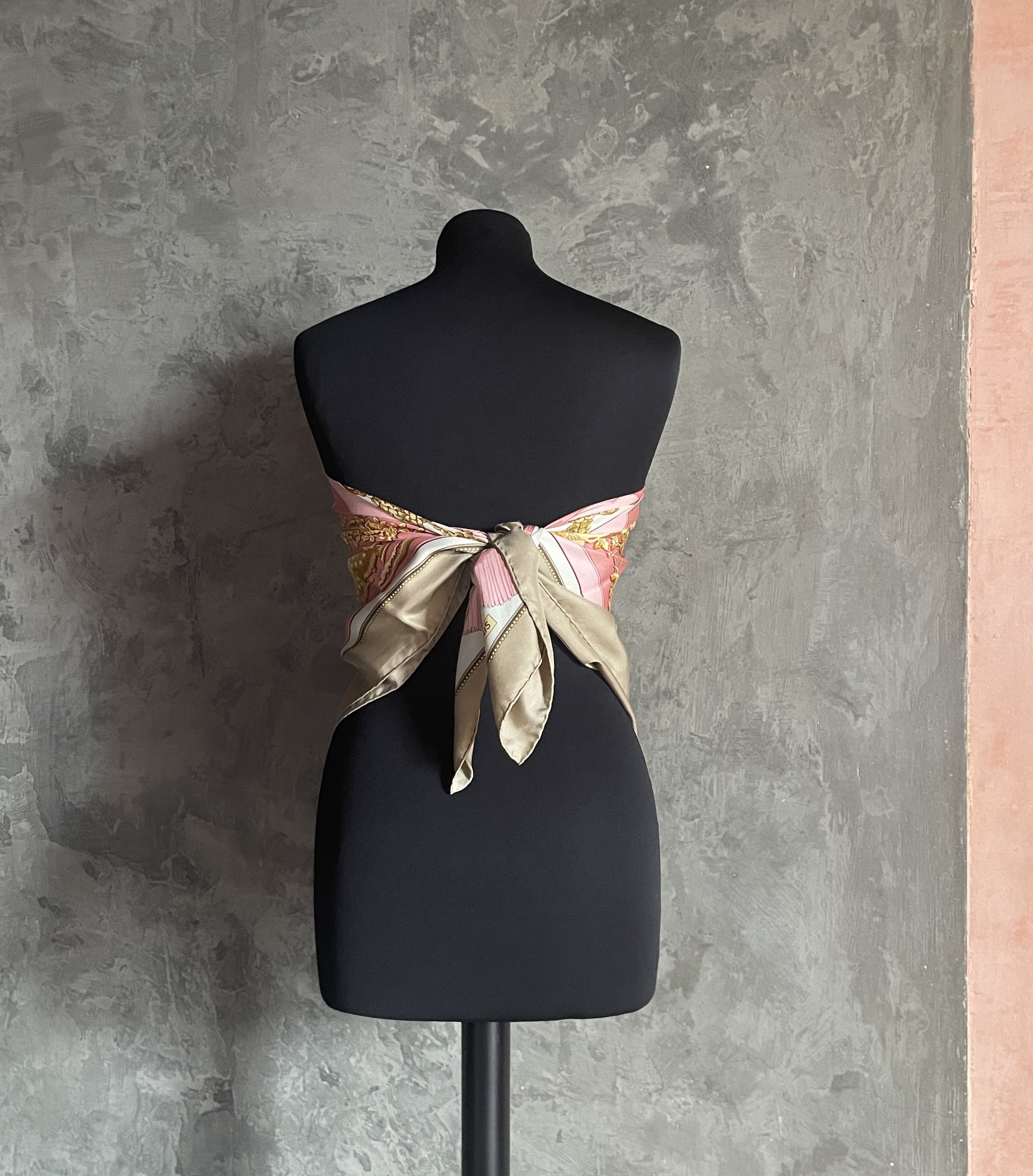 Hermès Vintage Carré "Tsubas"