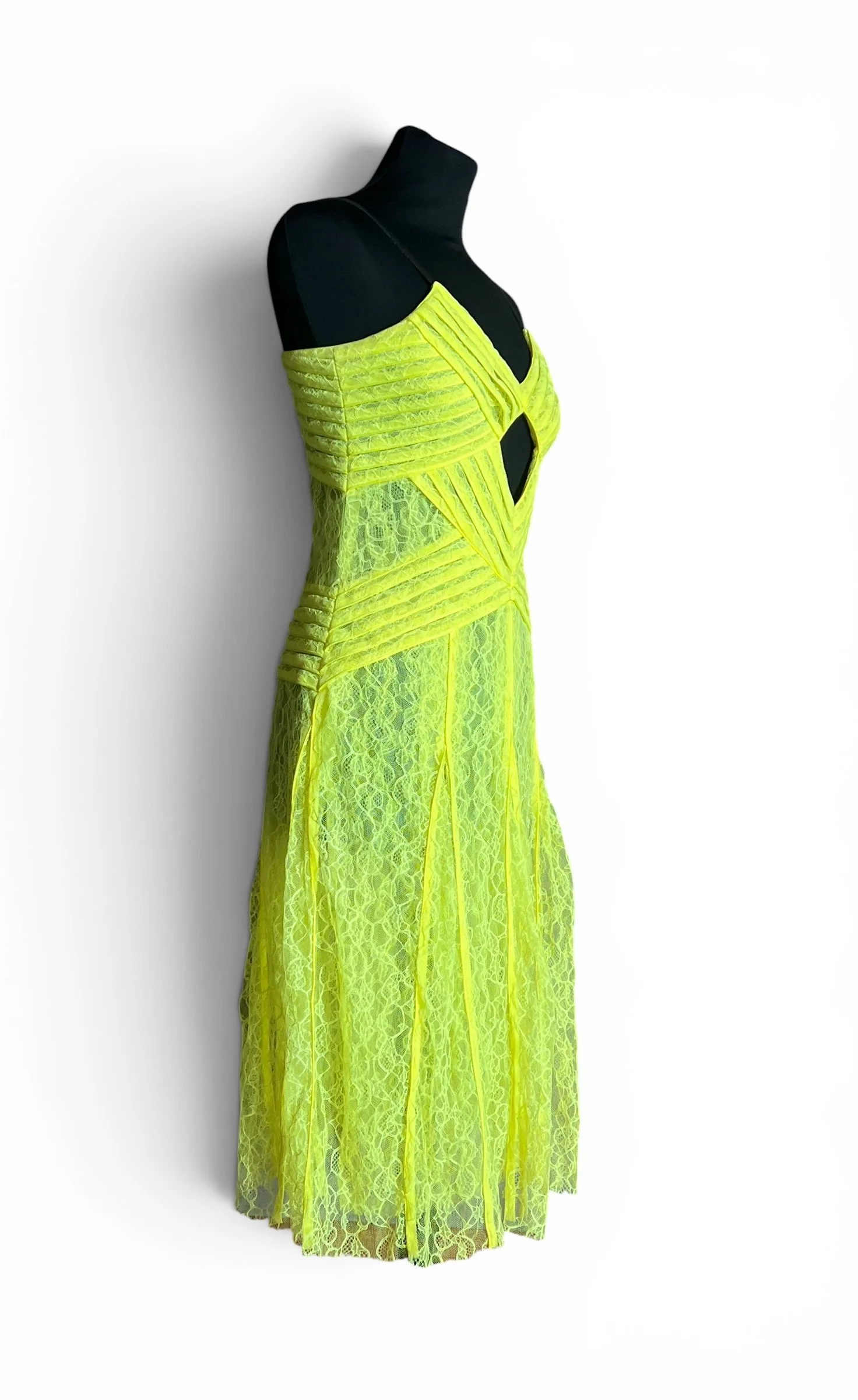 Christopher Kane Spring 2011 Ready-to-Wear Neon Yellow Lace Dress