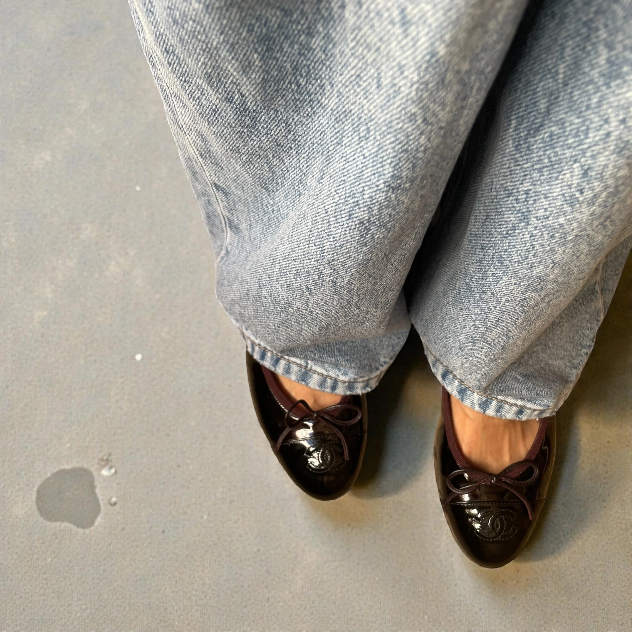 Chanel Flats in Black Patent Leather with Burgundy Trim