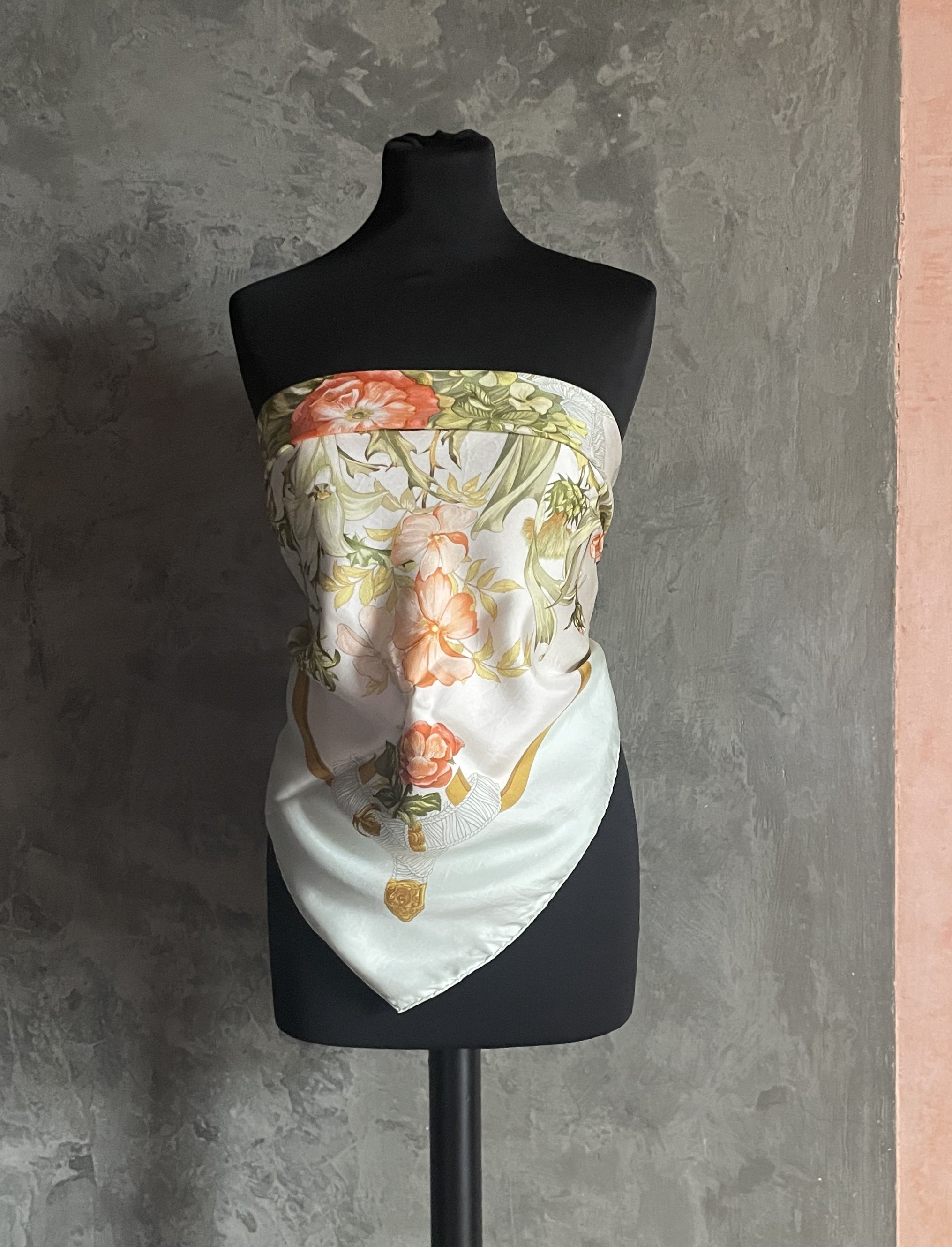 Hermès Vintage Carré “Régina"