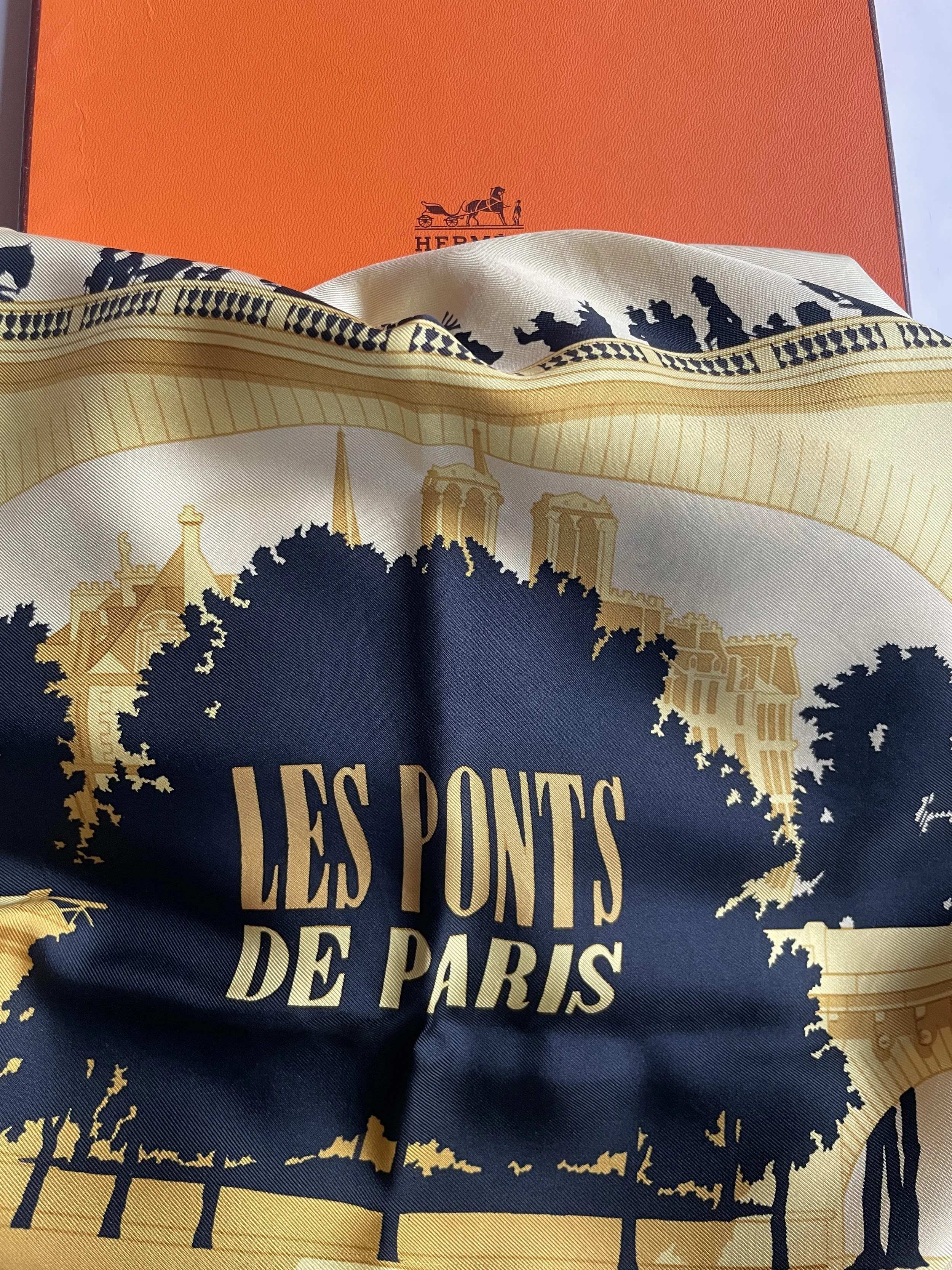 Hermès Vintage Carré “Les Ponts de Paris”