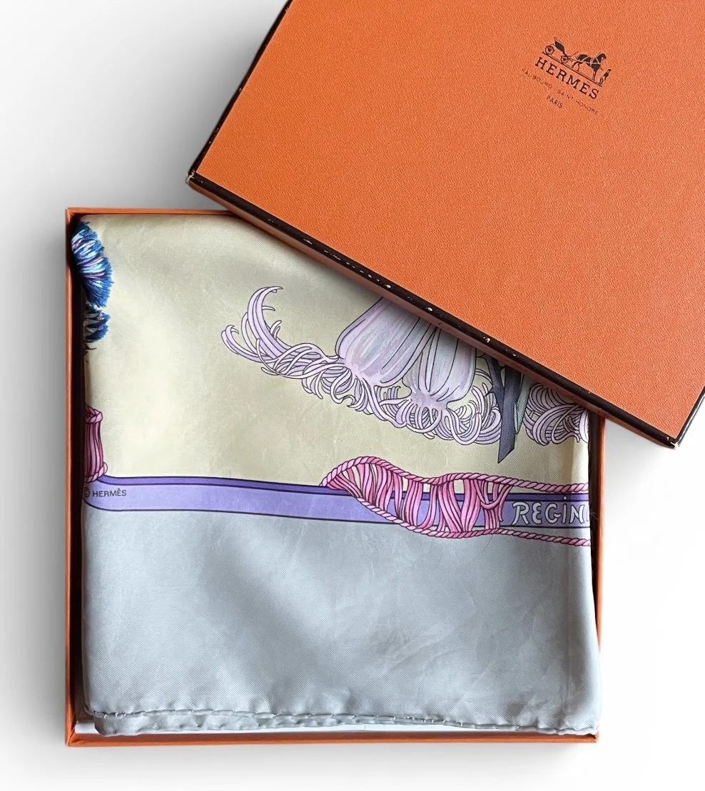 Hermès Vintage Carré “Régina”
