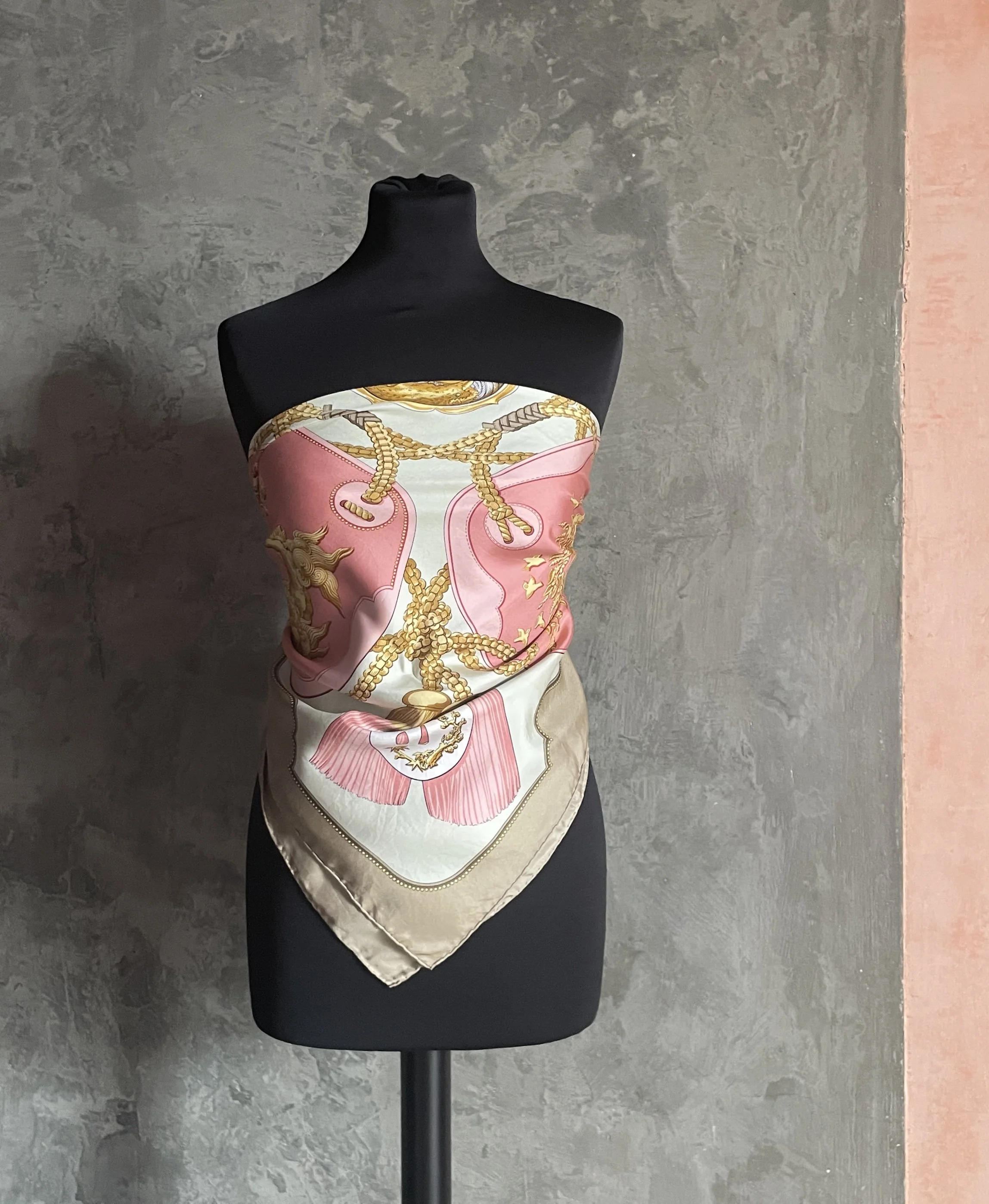 Hermès Vintage Carré "Tsubas"