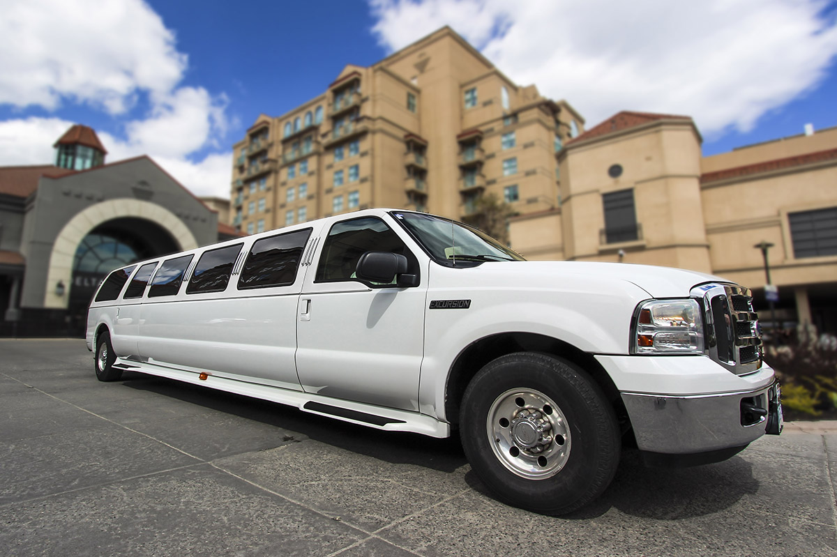 Kelowna Limo Stretch SUV White Star