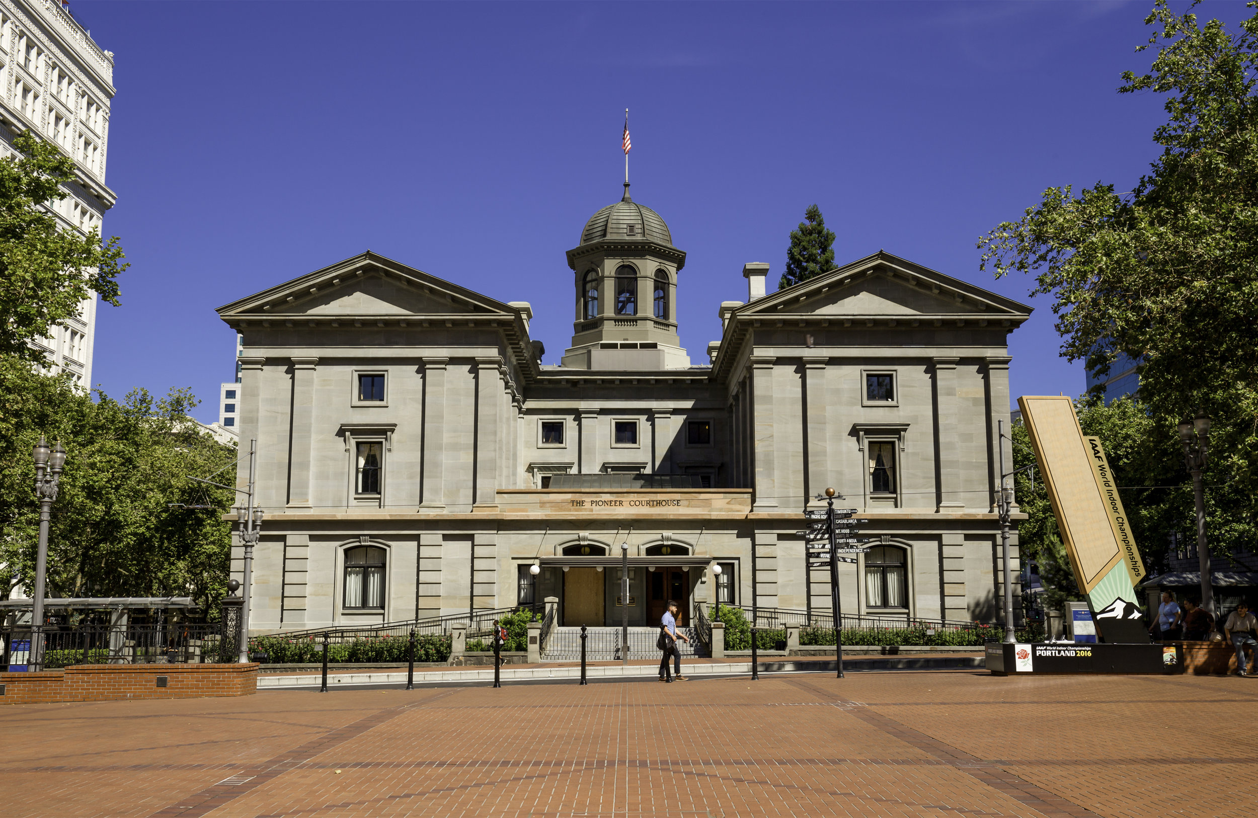Portland Pioneer Couthouse Square.jpg