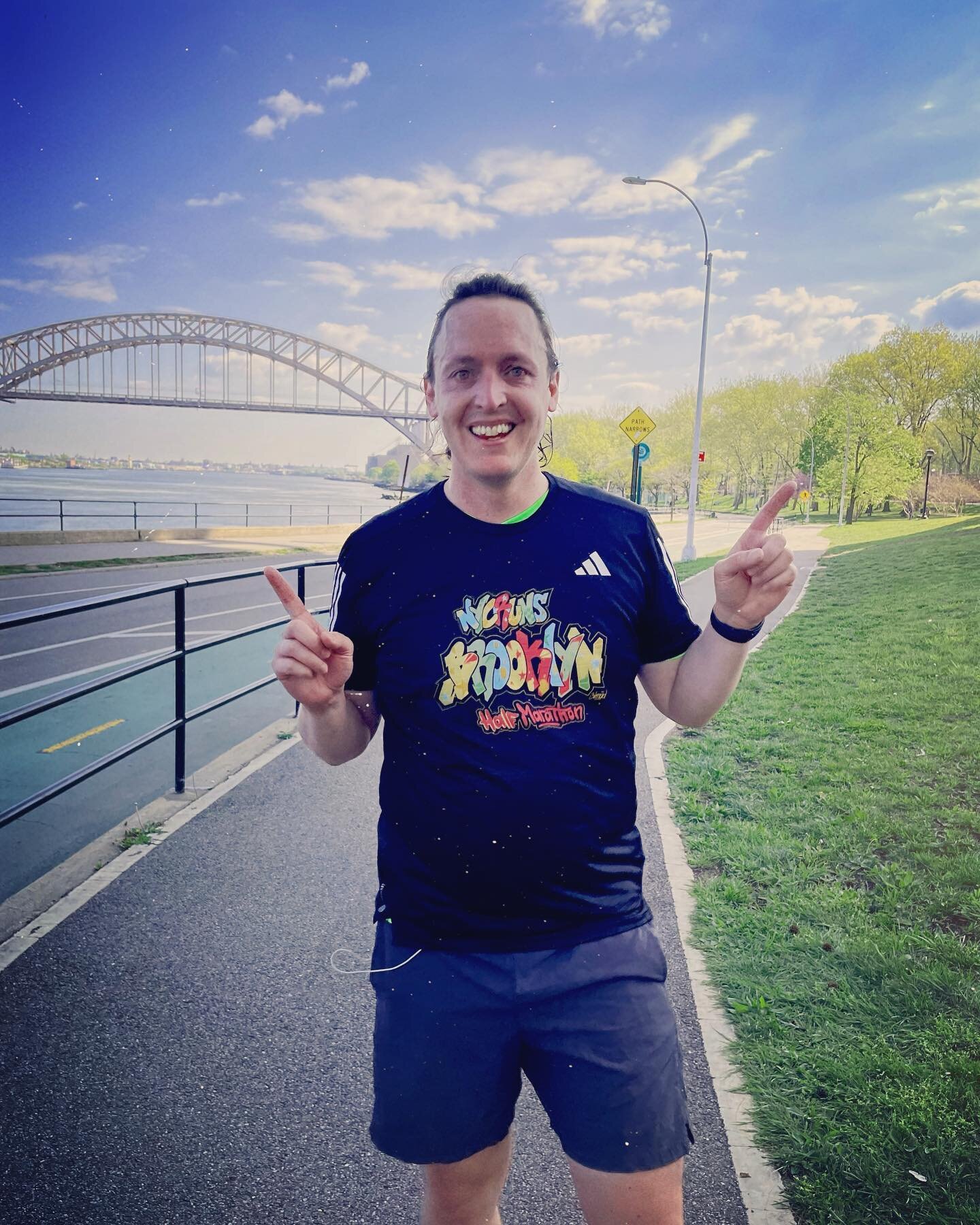 What a gorgeous morning to get another half marathon under my belt! The location may have been a bit different but I had a blast running the @brooklynhalfmarathon virtually, and even shaved five minutes off my target time. Thanks to @sgerk for joinin