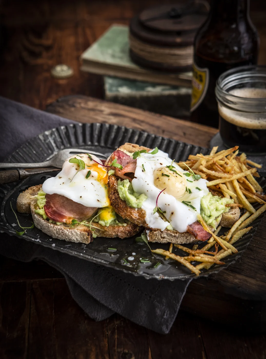Eggs on toast with chips