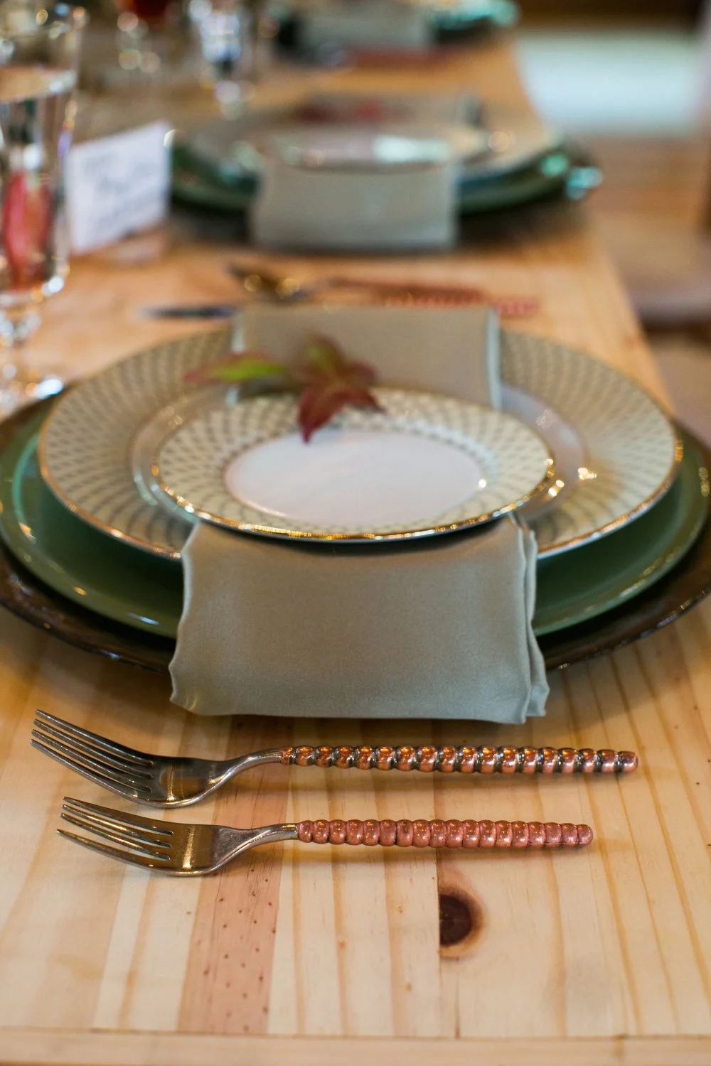 rustic-fall-friendsgiving-red-lion-cohasset-daylynn-designs111.jpg