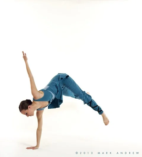 Kelly Tobi one handed push.jpg