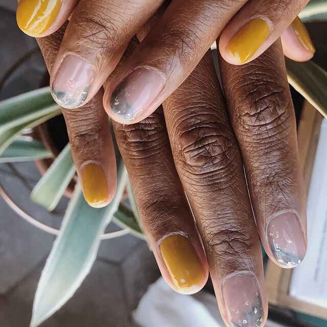 A little nail inspo to end your week.🌞
.
.
.
Link in bio to book with Kara ✨