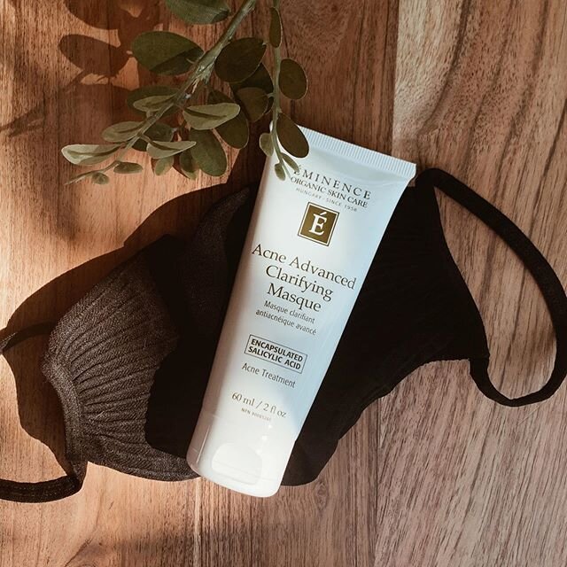 Wearing a mask throughout the day in the summer in Phoenix can start to create some unwanted &ldquo;mask acne.&rdquo; We love the Acne Advanced Clarifying Masque because it can be used multiple ways!
1. Apply evenly as an all over masque. 🧖🏼&zwj;♀️