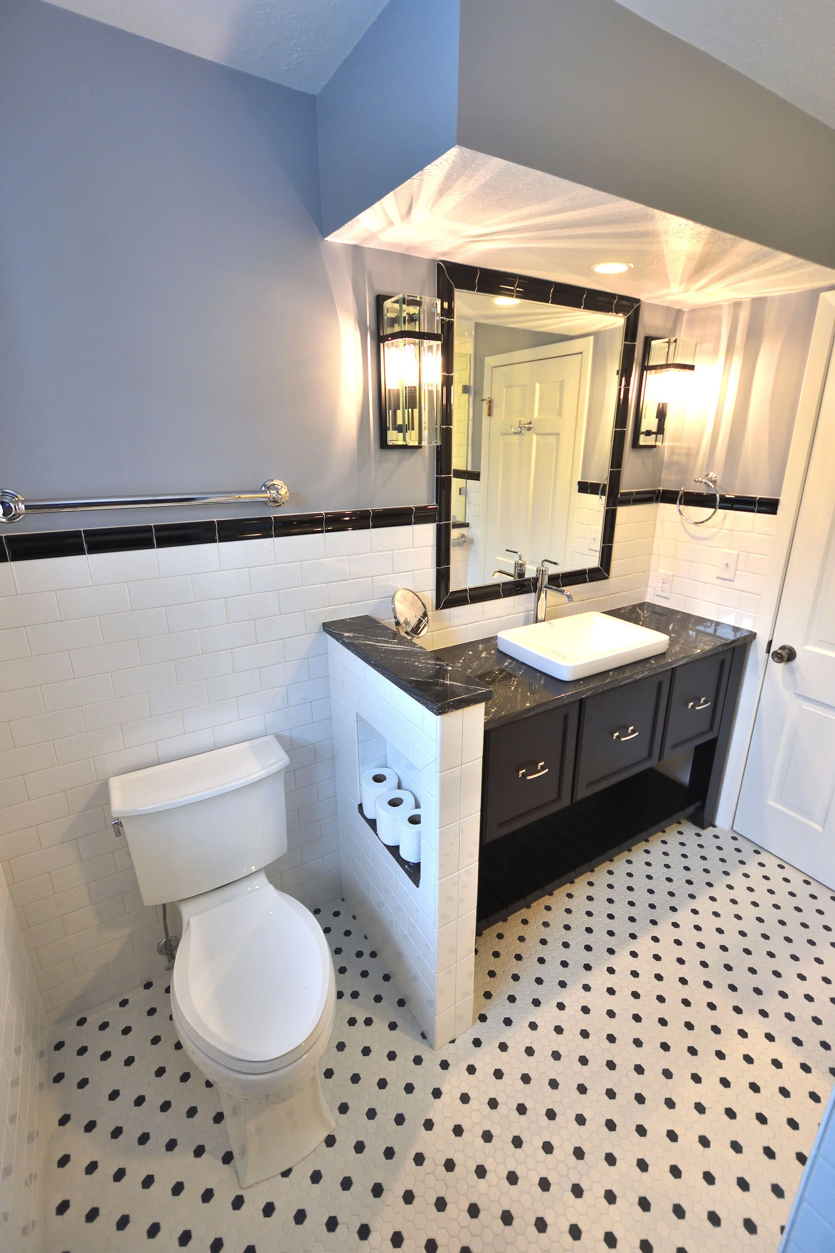 Contemporary bathroom 3-2560.JPG