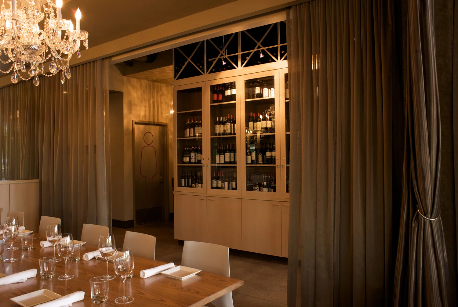 Mamma Melina - Interior 10.jpg