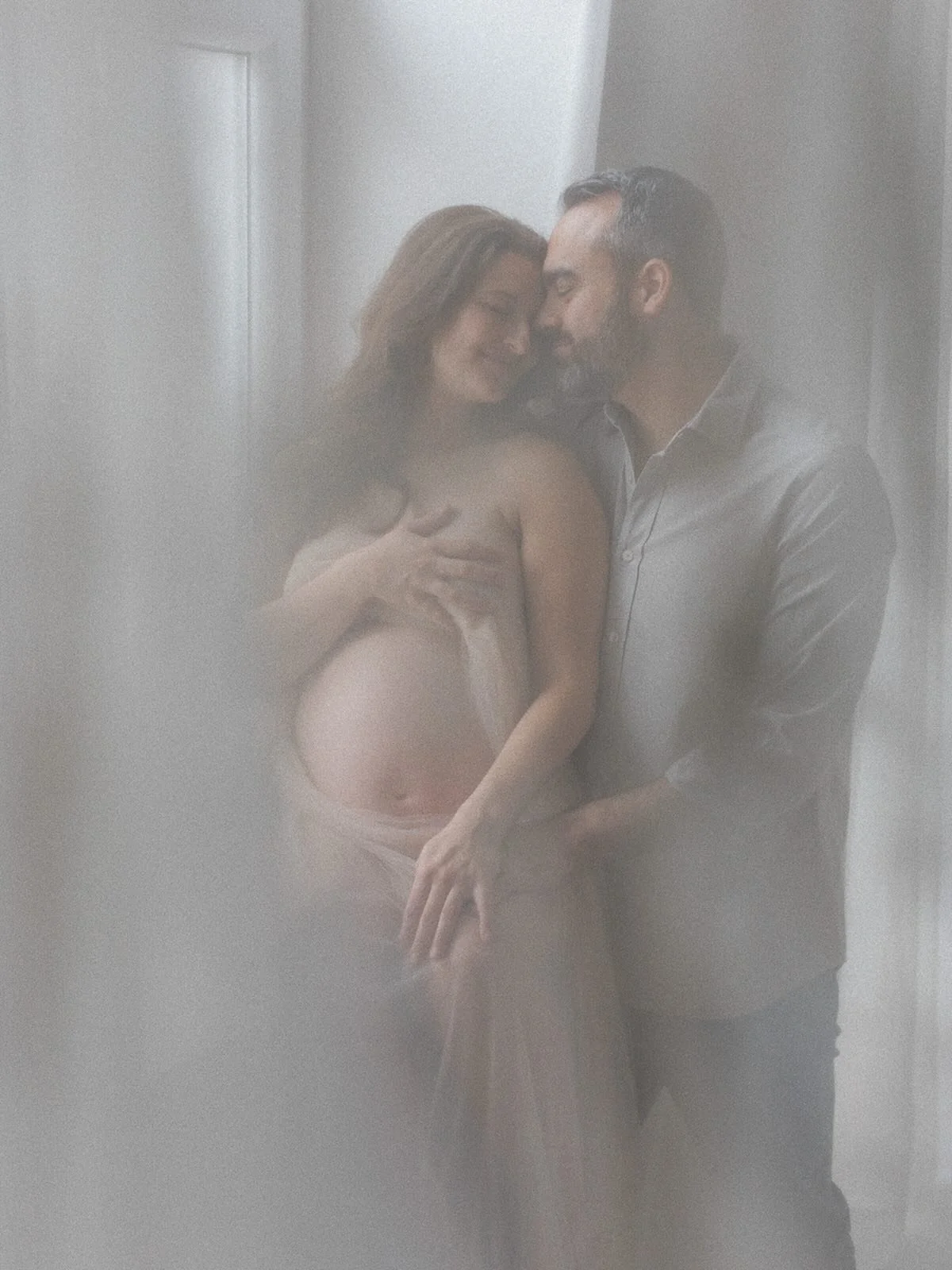 Still.
Zwei Menschen.
Und etwas Neues dazwischen. ✨

Wenn du diese Zeit festhalten m&ouml;chtest, schreib mir. 😊

#schwangerschaft #paar #n&auml;he #k&uuml;nstlerisch #fineart