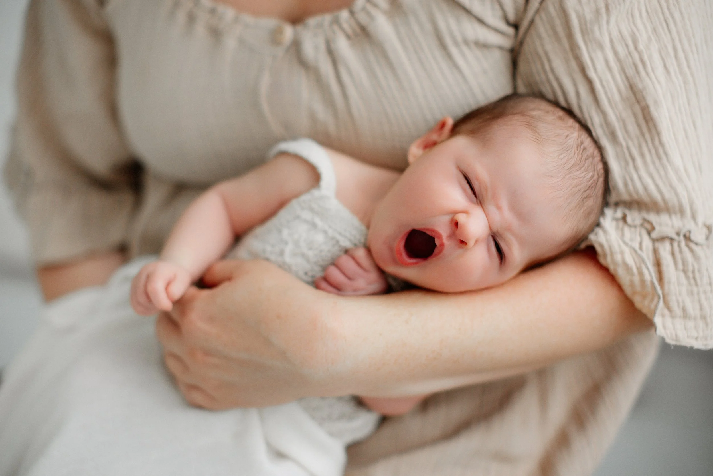 Dieses kleine G&auml;hnen &hellip; 🥱🤍
Einfach zu s&uuml;&szlig; ❤️

#neugeborenenfotografie #newbornphotography #babymomente #emotional #pure
