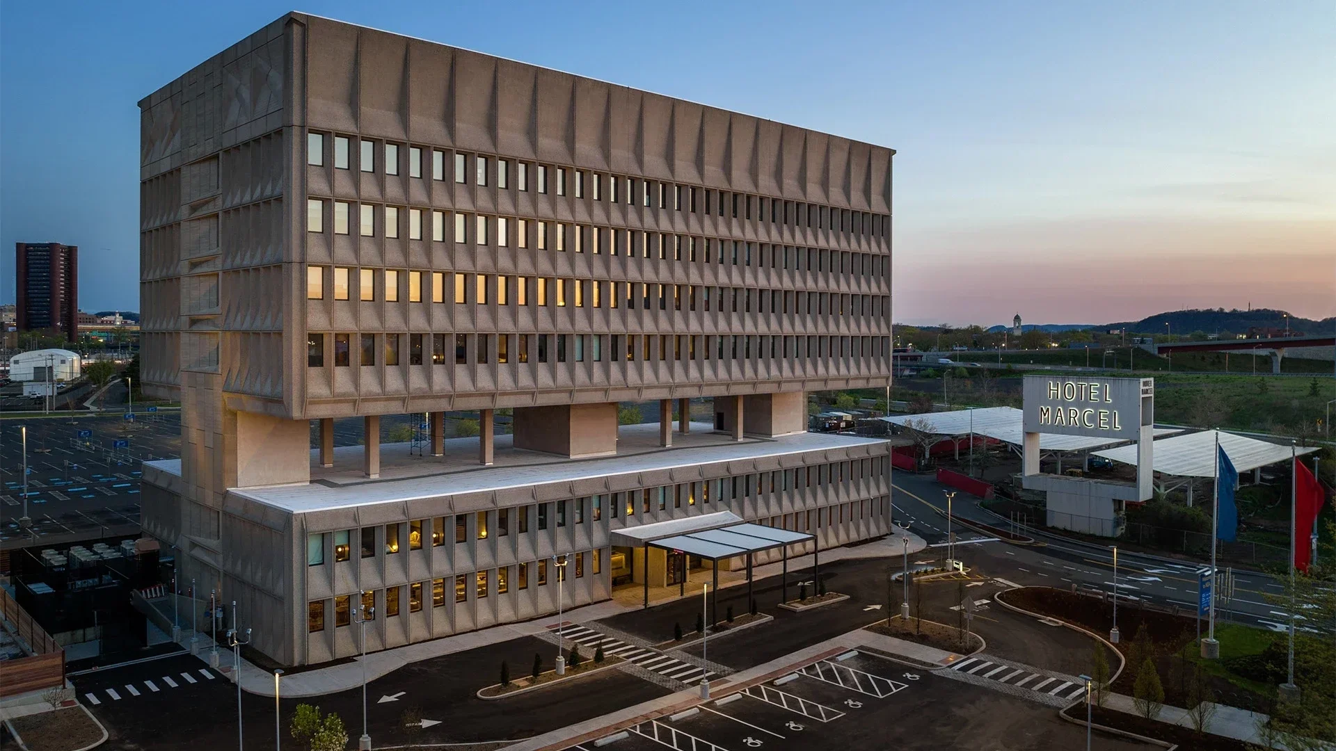 mnh-2022-photo-seamus-payne-architecture-exterior-dawn-aerial-hr-65319cd9e4ca8.webp