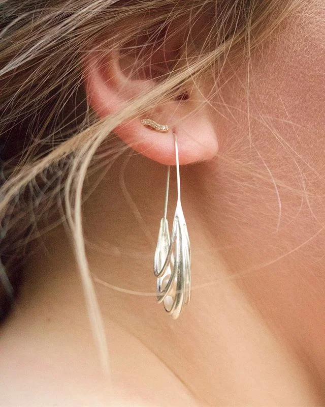 Product shots of my elegant silver earrings, designed in Rhino  and printed on the Form 2 resin printer and cast in silver. Gently nesting a white salt water pearl 🤗