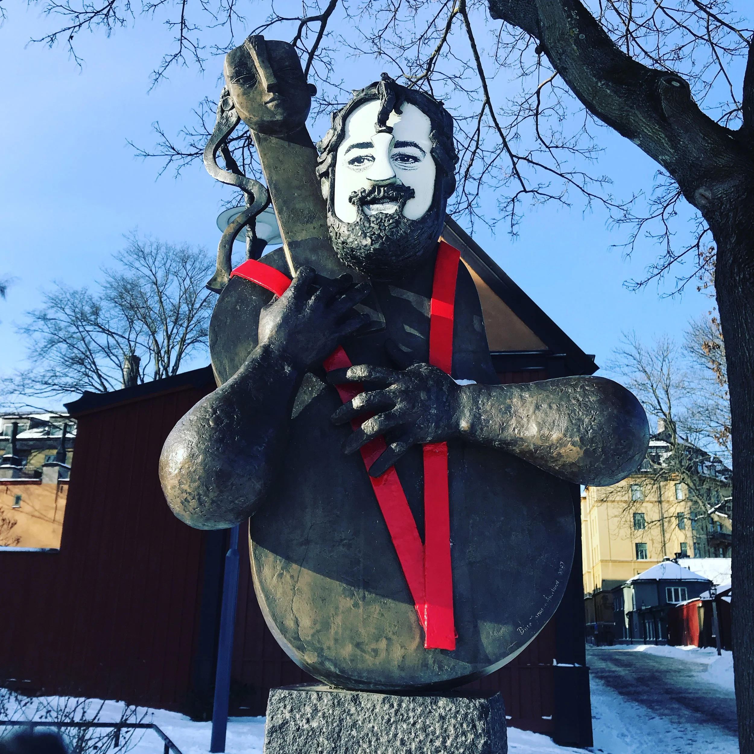  Somliga går med trasiga skor! 