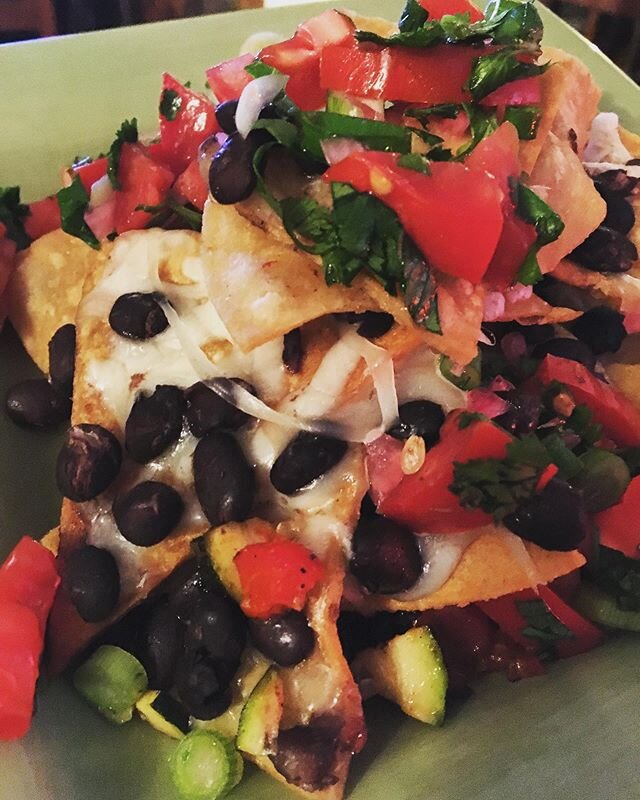 Nacho night! Freshly fried tortilla chips, freshly cooked black beans, chopped grilled zucchini and red bell peppers, melty Jack cheese and salsa fresca with pickled red onions #foodporn #homecooking #stayhome #staysafe #stayfull #dosdemayo