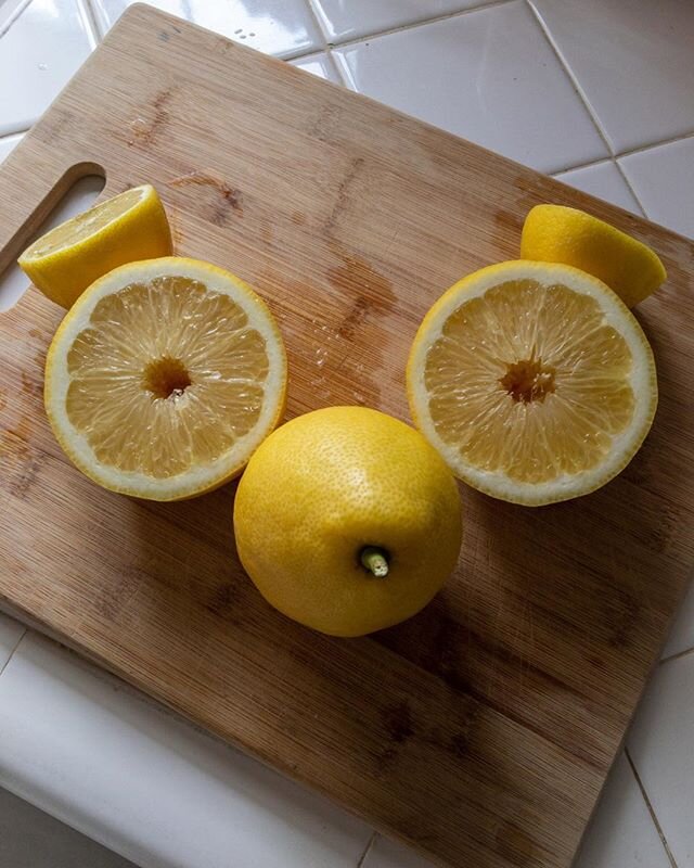 When life gives you lemons, make faces. #lemonsofinstagram #quarantinekitchen #stayhome #staysafe #staysilly