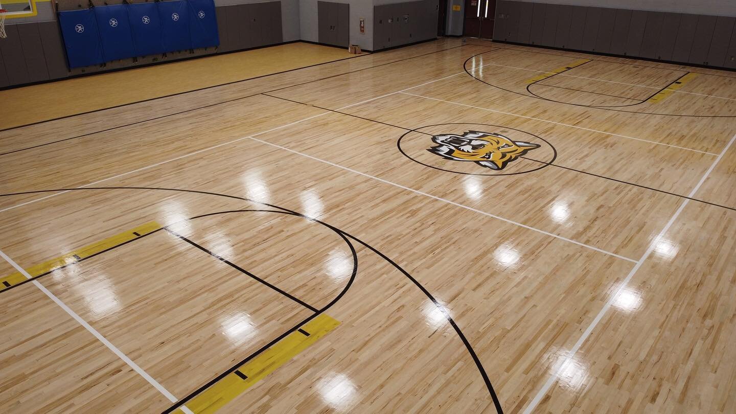 North Allegheny Franklin Elementary Sanding
#gymnasium #gymfloor #basketball #poloplaz #sherwinwilliams #northallegheny