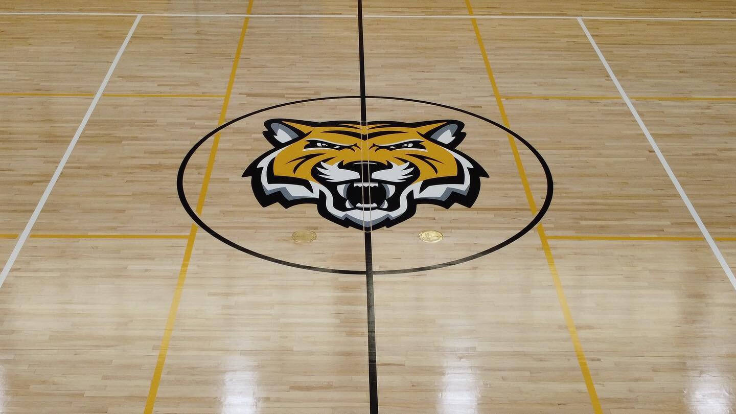 North Allegheny&rsquo;s McKnight Elementary sanding 
#gymnasium #gymflooring #basketballcourt #poloplaz #sherwinwilliams #northallegheny