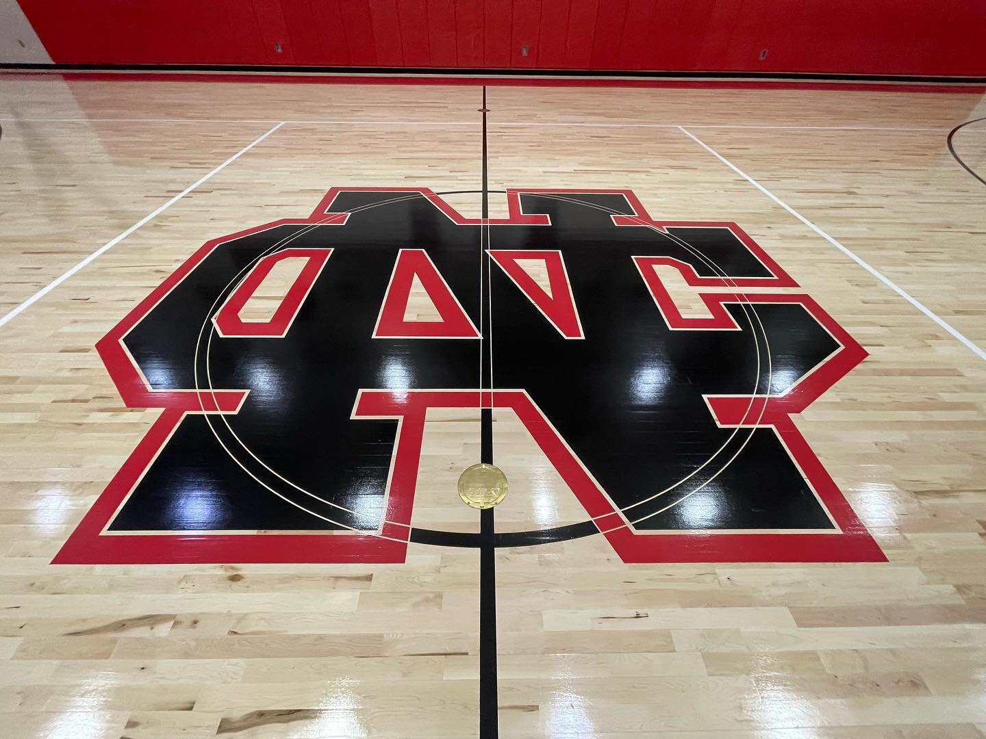 Red Hurricanes coming through! 🌪️
New install at New Castle high school&rsquo;s auxiliary gym! 
#woodflooring #gymflooring #gymnasium #newcastle #poloplaz #sherwinwilliams