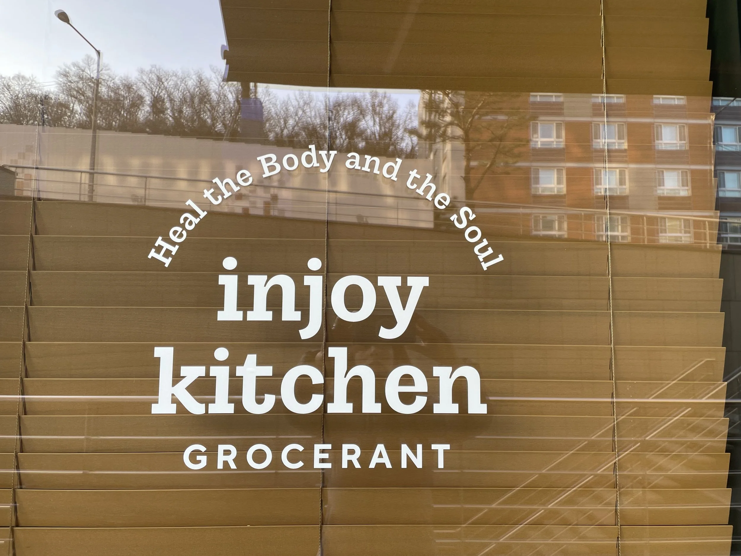 Injoy Kitchen Provides Organic, Toxin-Free Food