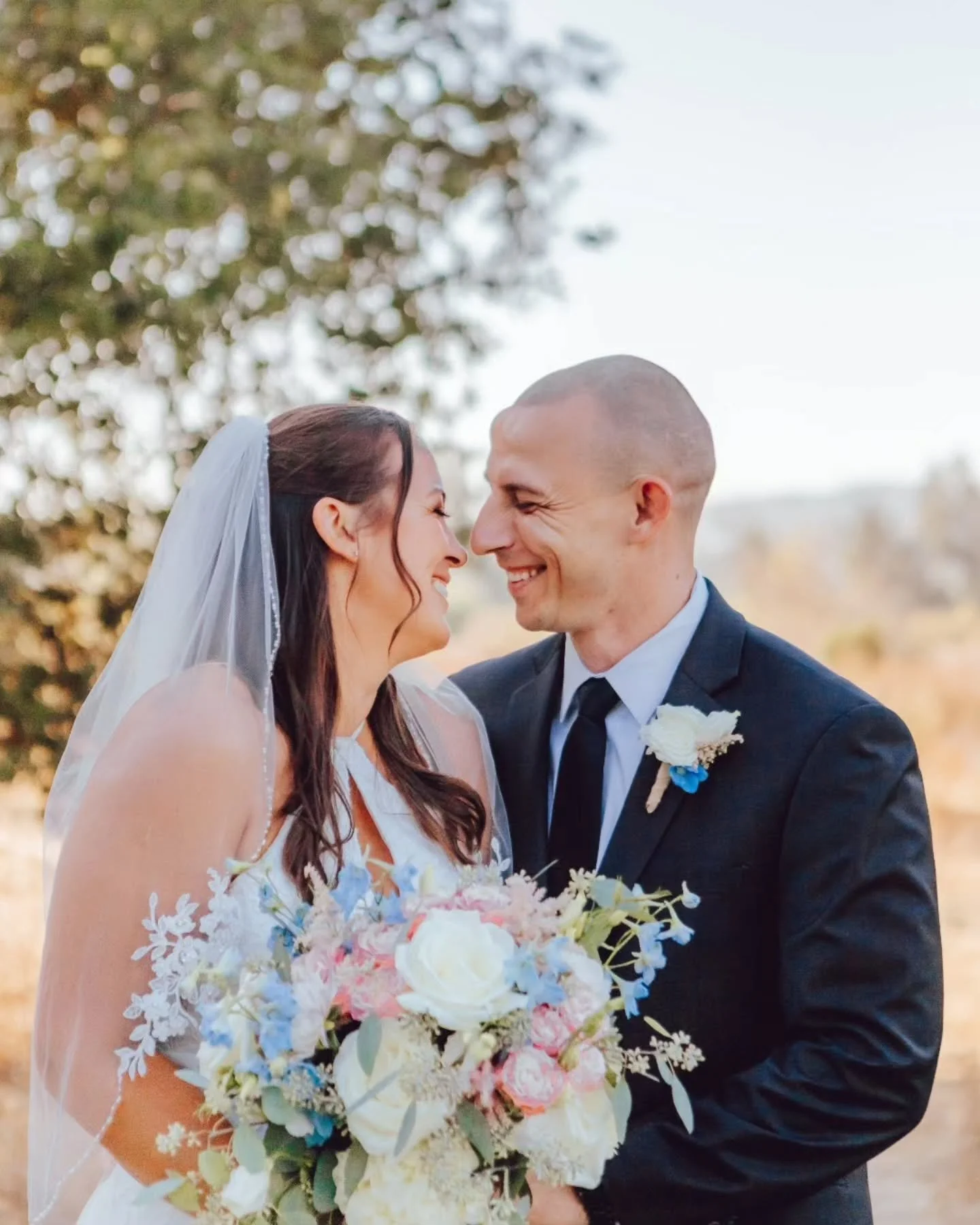 Big love doesn&rsquo;t always need a big crowd. 💍✨
Whether it&rsquo;s whispered vows in the quiet or laughter with just a few loved ones, these moments are the heart of your story.

📸 Inquire today about intimate wedding and elopement sessions