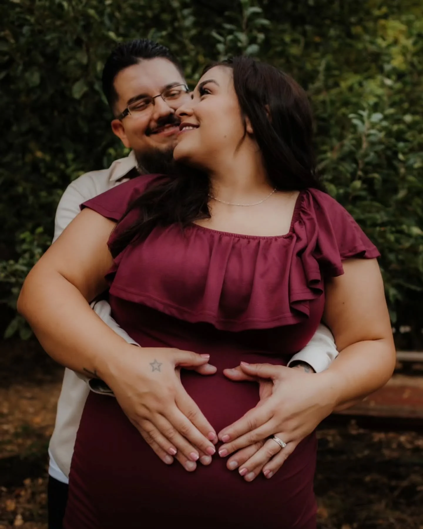 ⛈️☀️ The sky couldn&rsquo;t decide if it wanted rain or sun, and there was a fire🔥 on the other side of the mountain but the joy of celebrating new life outshined it all. 💛

📸 Maternity sessions are about capturing your story, exactly as it unfold