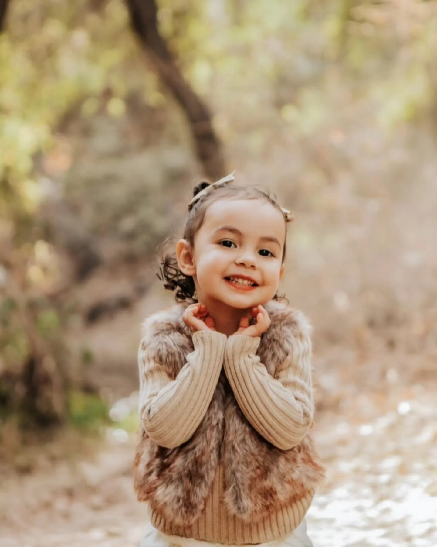 Let&rsquo;s be real: family photos can feel...chaotic. 😅 But minis are made for real families - kids with short attention spans, parents who don&rsquo;t want a 2-hour shoot, and moments that feel like you.

We play, we laugh, and I capture the magic
