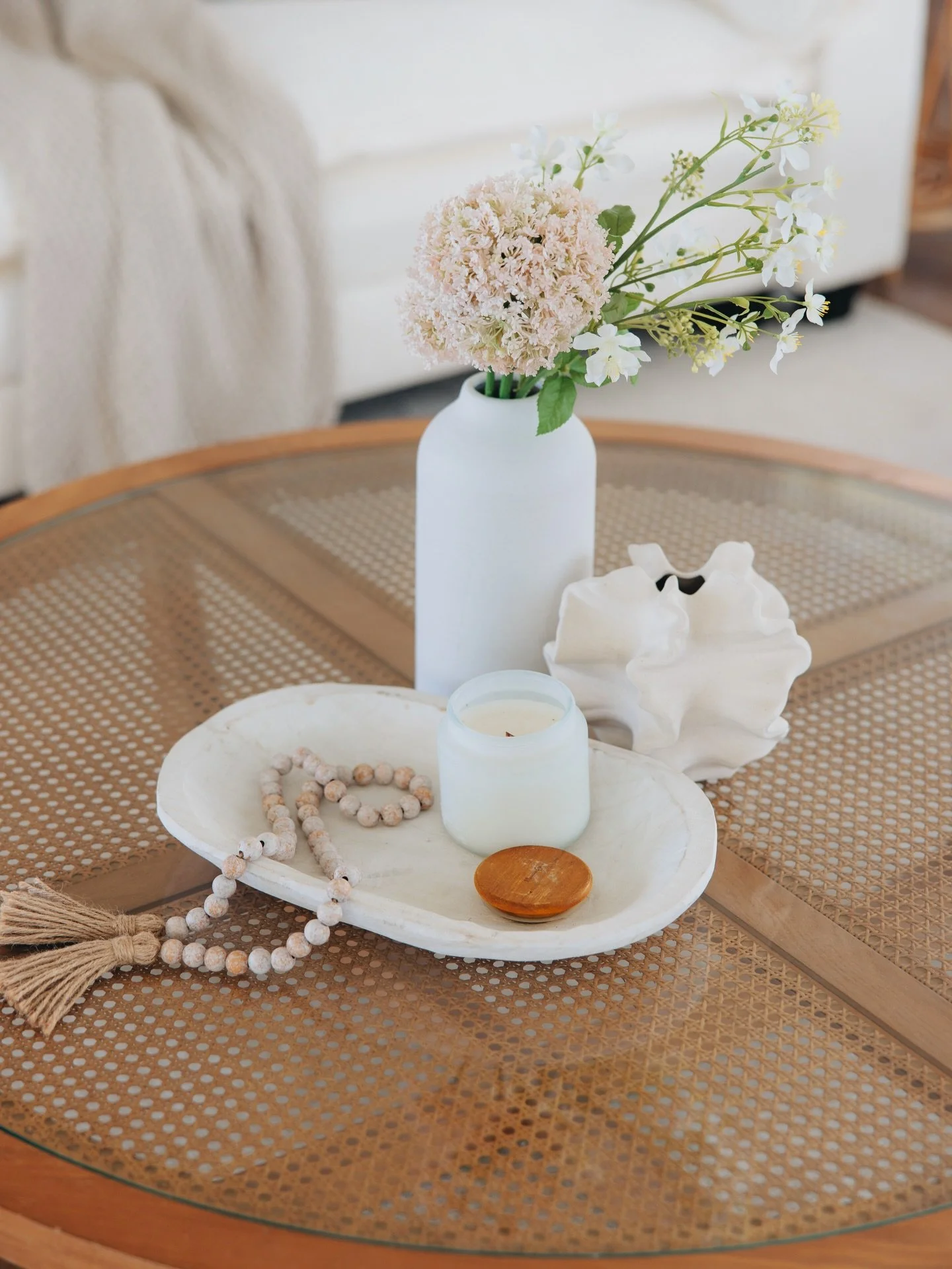 Styling is about restraint. A few intentional pieces can transform a surface without overwhelming it 💐

#yourhomemyoasis