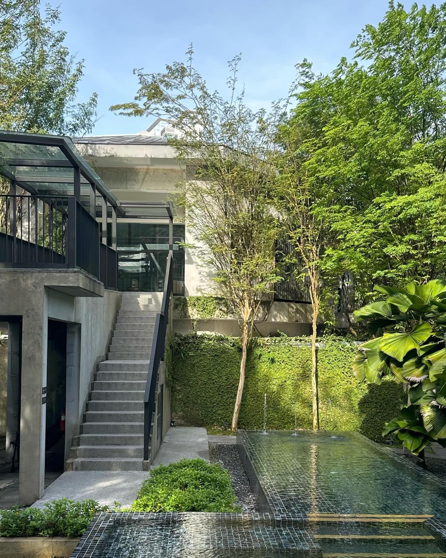 Lloyd&rsquo;s Inn 2.0 | bits of old and new | March &lsquo;25