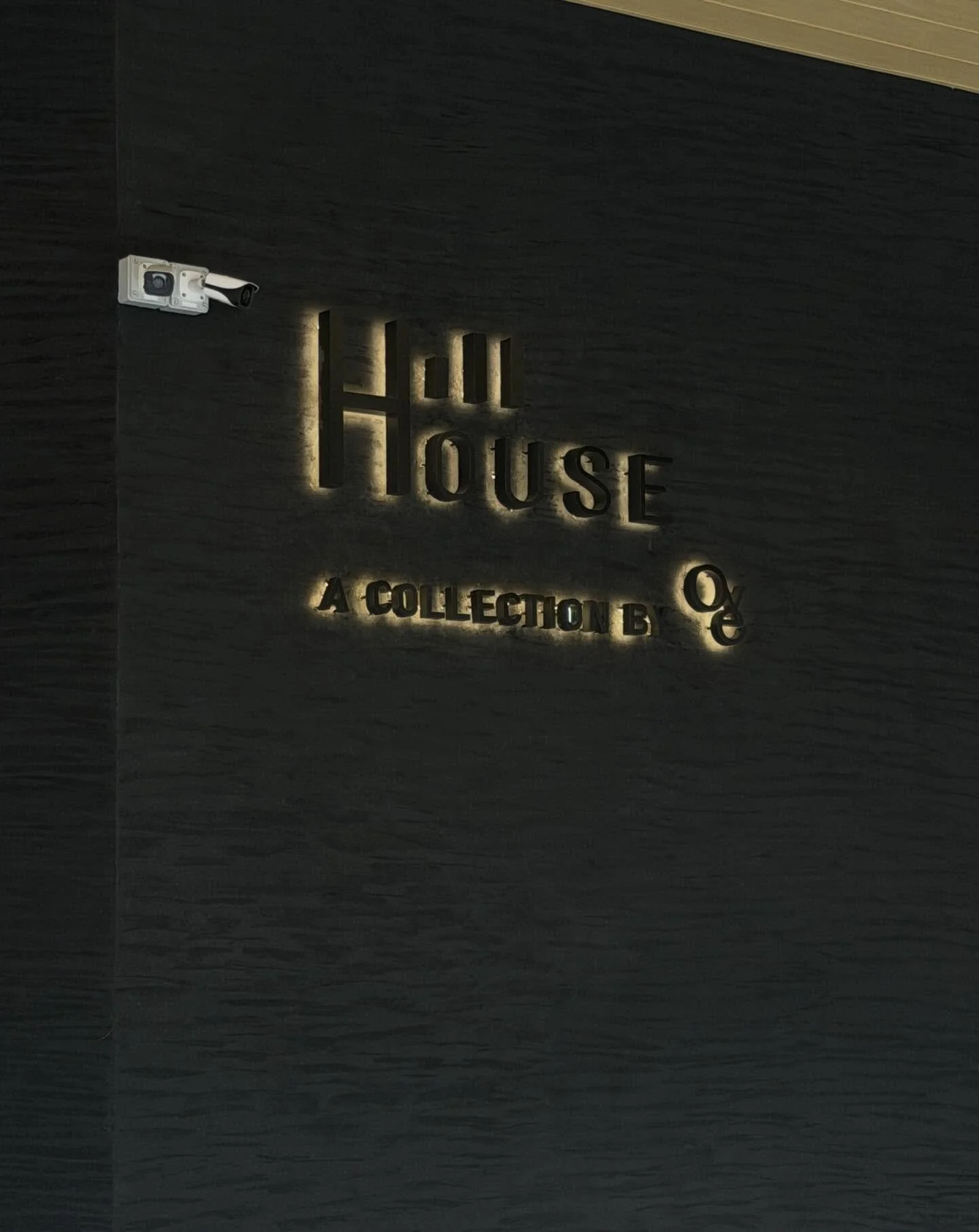 Hill House has finally TOP-ed! Nature x Cityscape: weaving in little pockets and species of nature into this high rise residential boutique development on a hill.